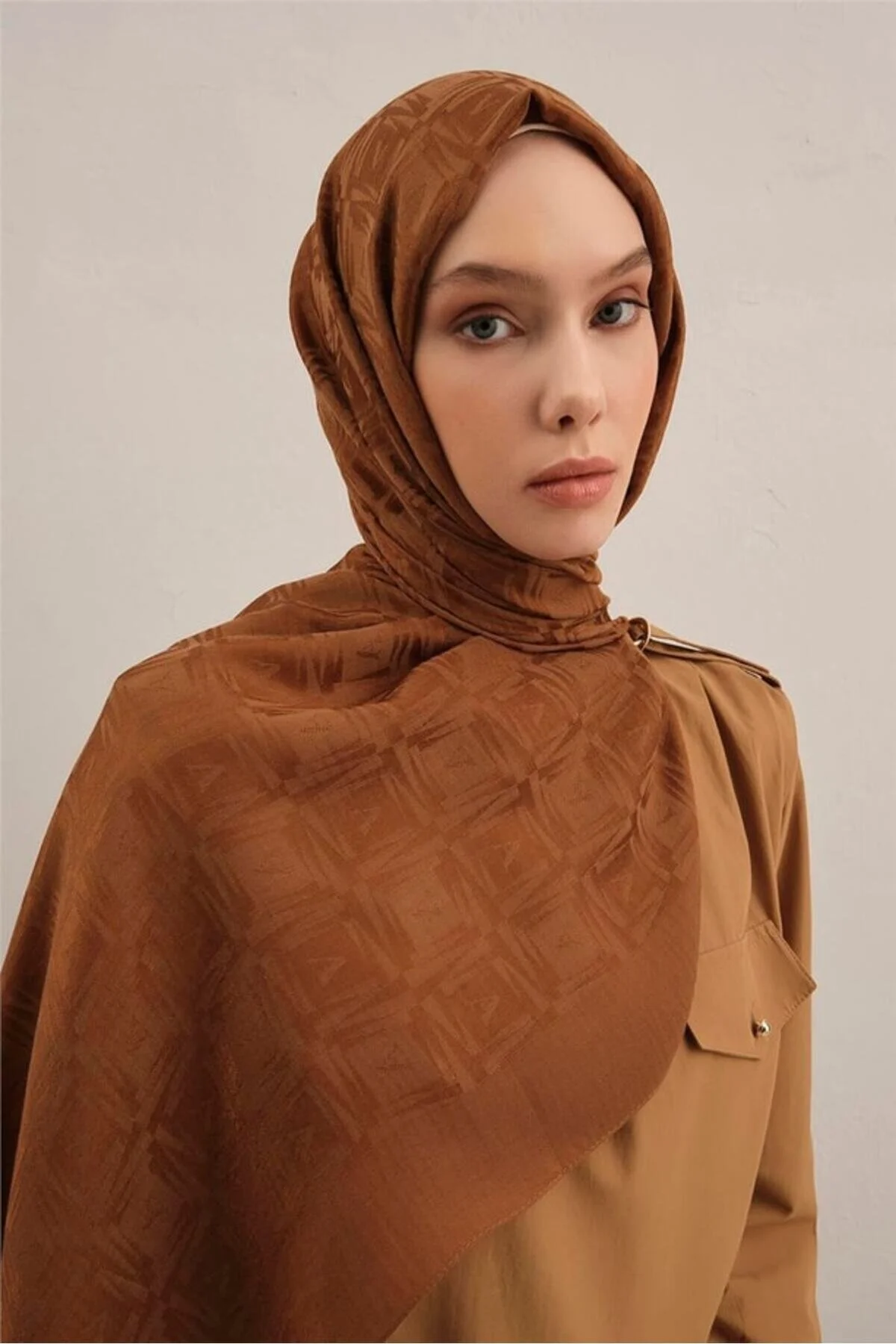شال مونوگرام مربع لایوسل نایا 6 10 Armine
