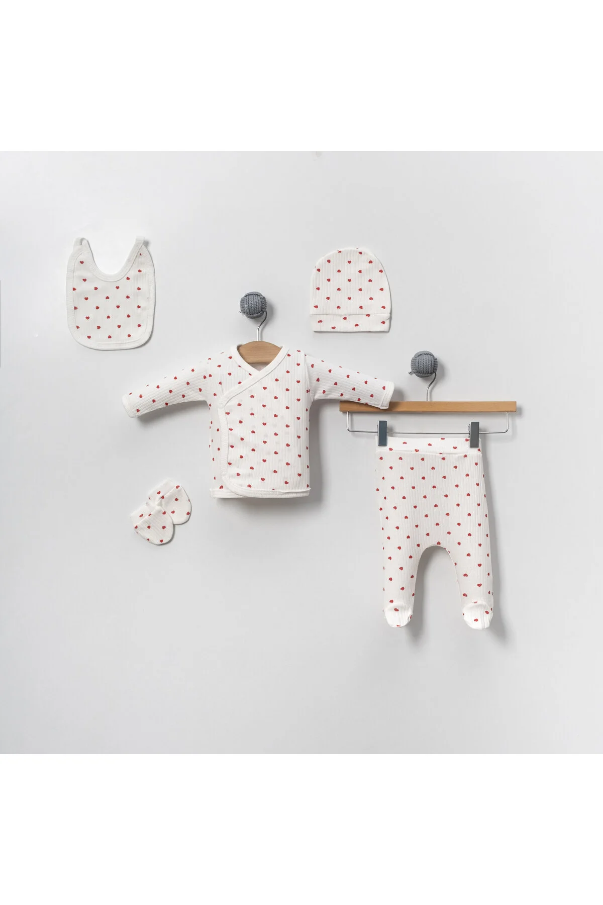 Bubito ست ترخیص نوزاد از بیمارستان Little Hearts با جزئیات پنبه ای قرمز
