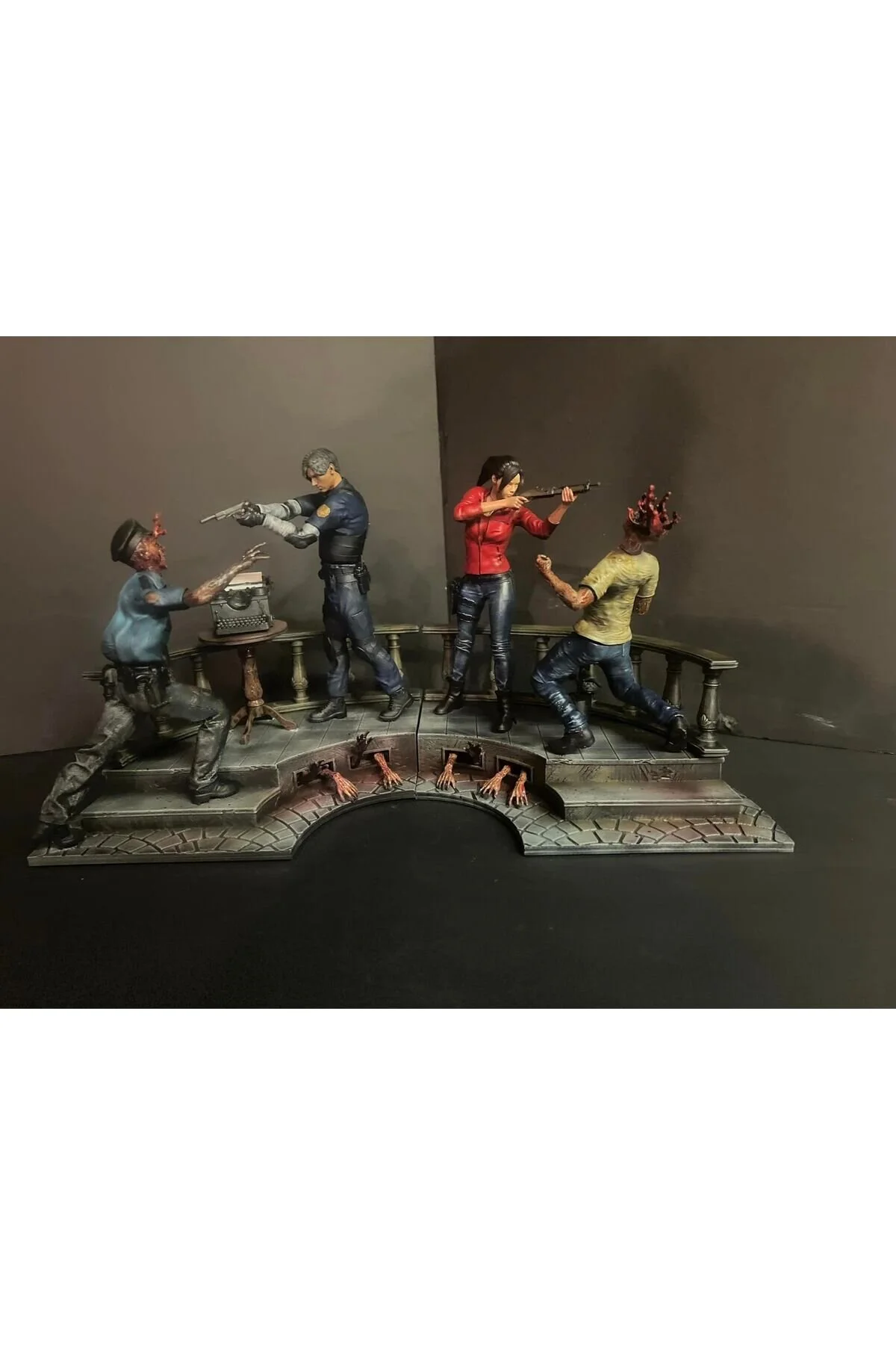 فیگور RESIDENT EVIL 2 LEON AND CLAIRE FIGURE OBJECT RE2 25CM LARGE SIZE TuransoyCraft