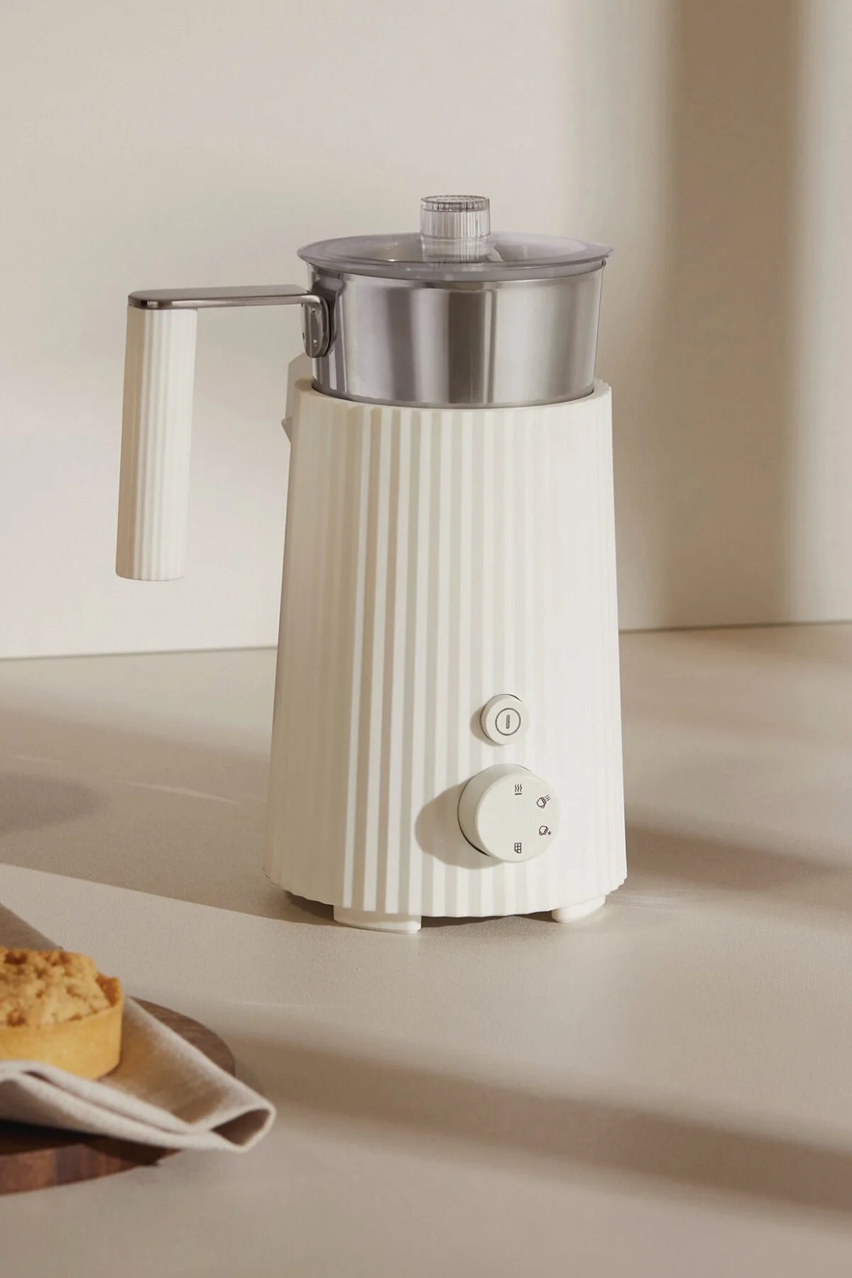 همزن دستی سفید شیر Plisse با 350 میل  Alessi