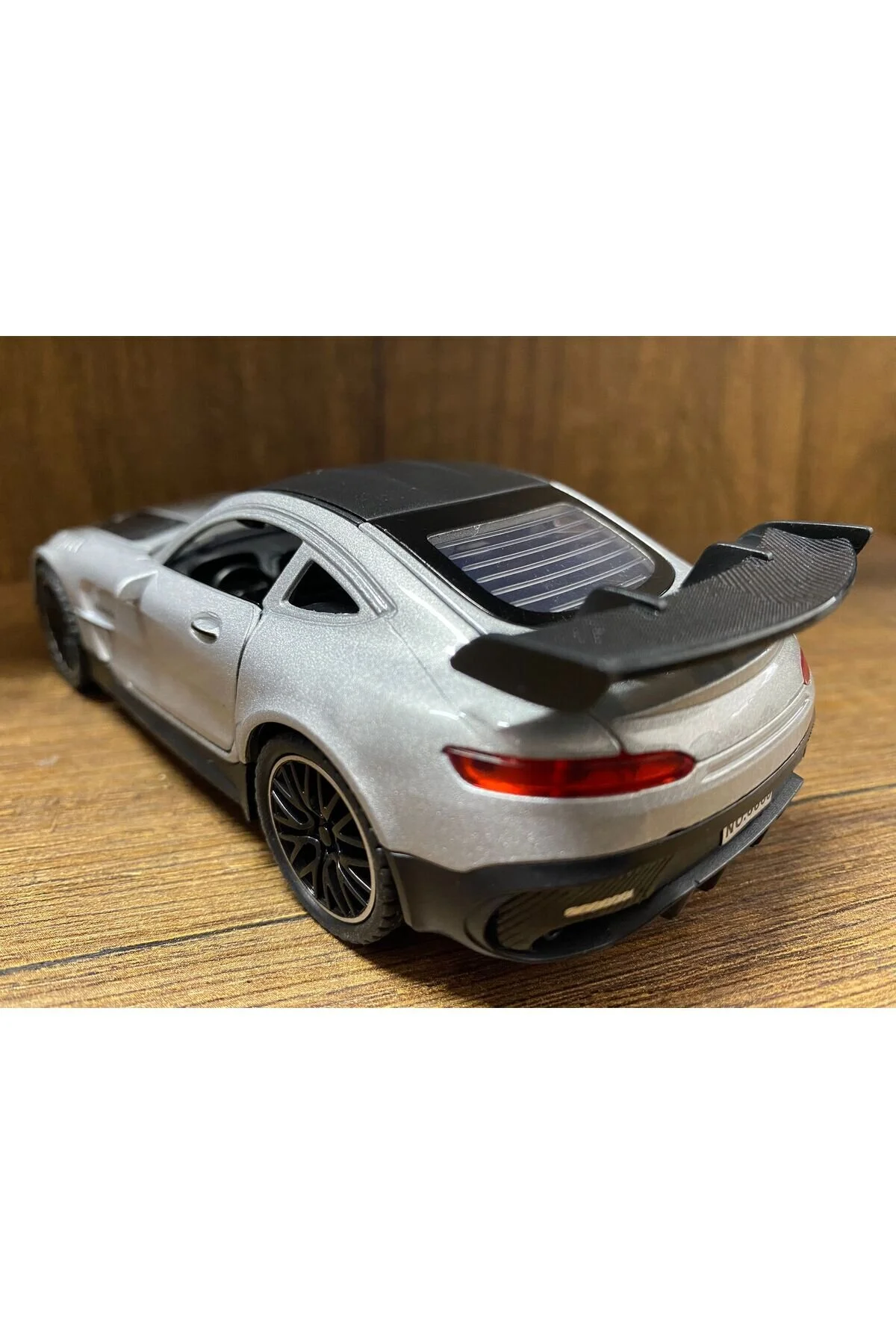 ماشین اسباب بازی کاپوت صندوق عقب درب خودرو مرسدس امگ جیتر بنز مدل AMG GTR را باز میکند scntoys
