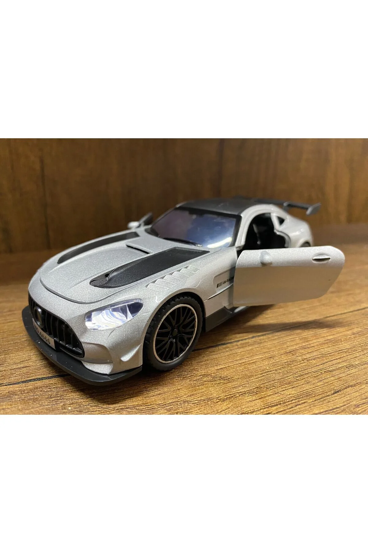 ماشین اسباب بازی کاپوت صندوق عقب درب خودرو مرسدس امگ جیتر بنز مدل AMG GTR را باز میکند scntoys