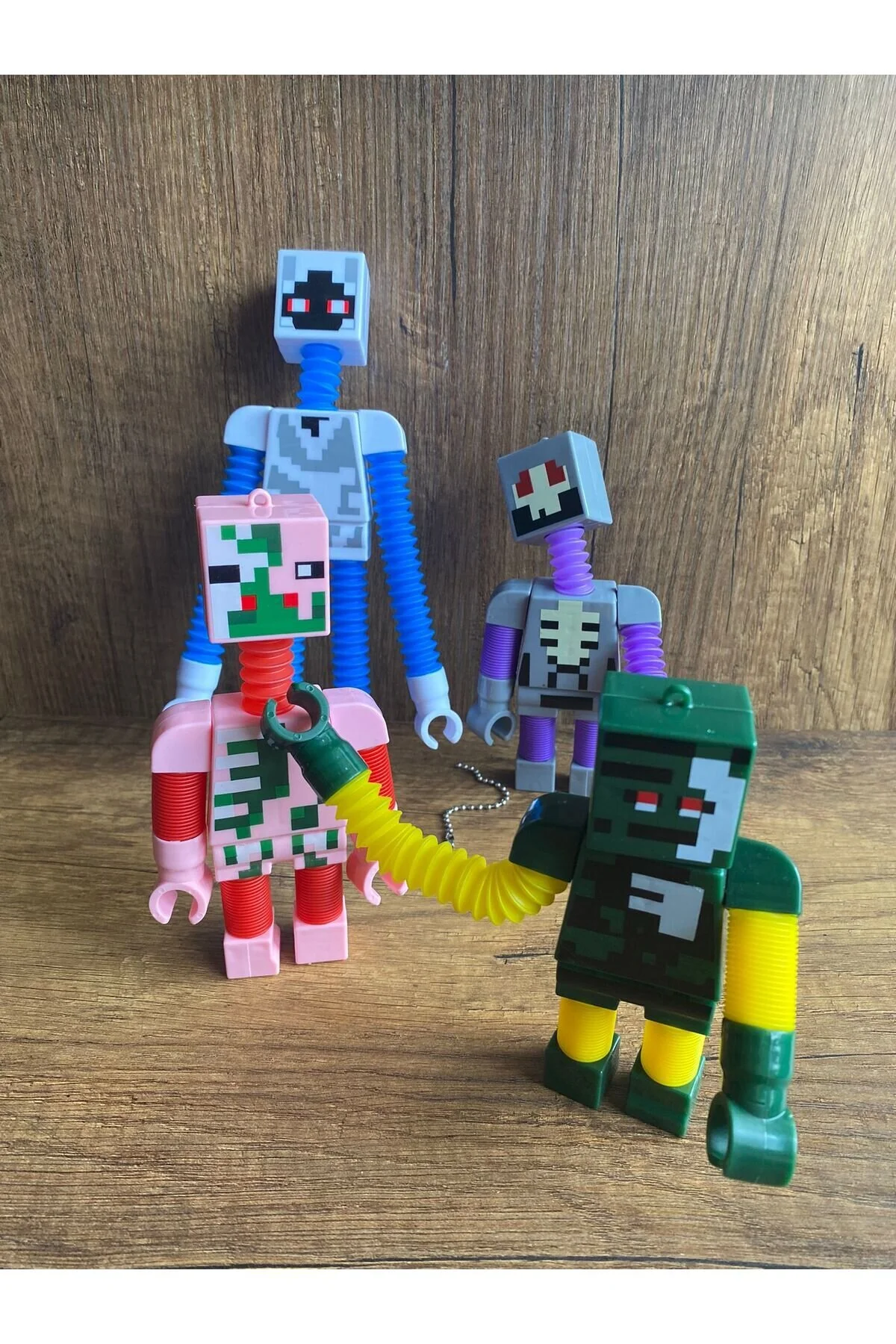 اسباب بازی های فیگور شخصیت MINECRAFT FIGURES 4 CHARACTERS WITH EXTENDABLE POGS AND ARMS LIGHT TOY FIGURE OF scntoys