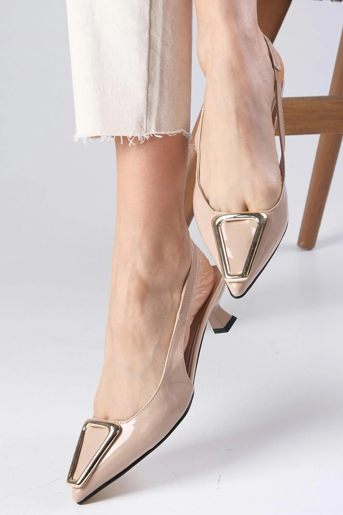 کفش پاشنه کلاسیک نود زنانه Milena Skin Patent چرمی Metal Cuckle Mini Heel Mio Gusto