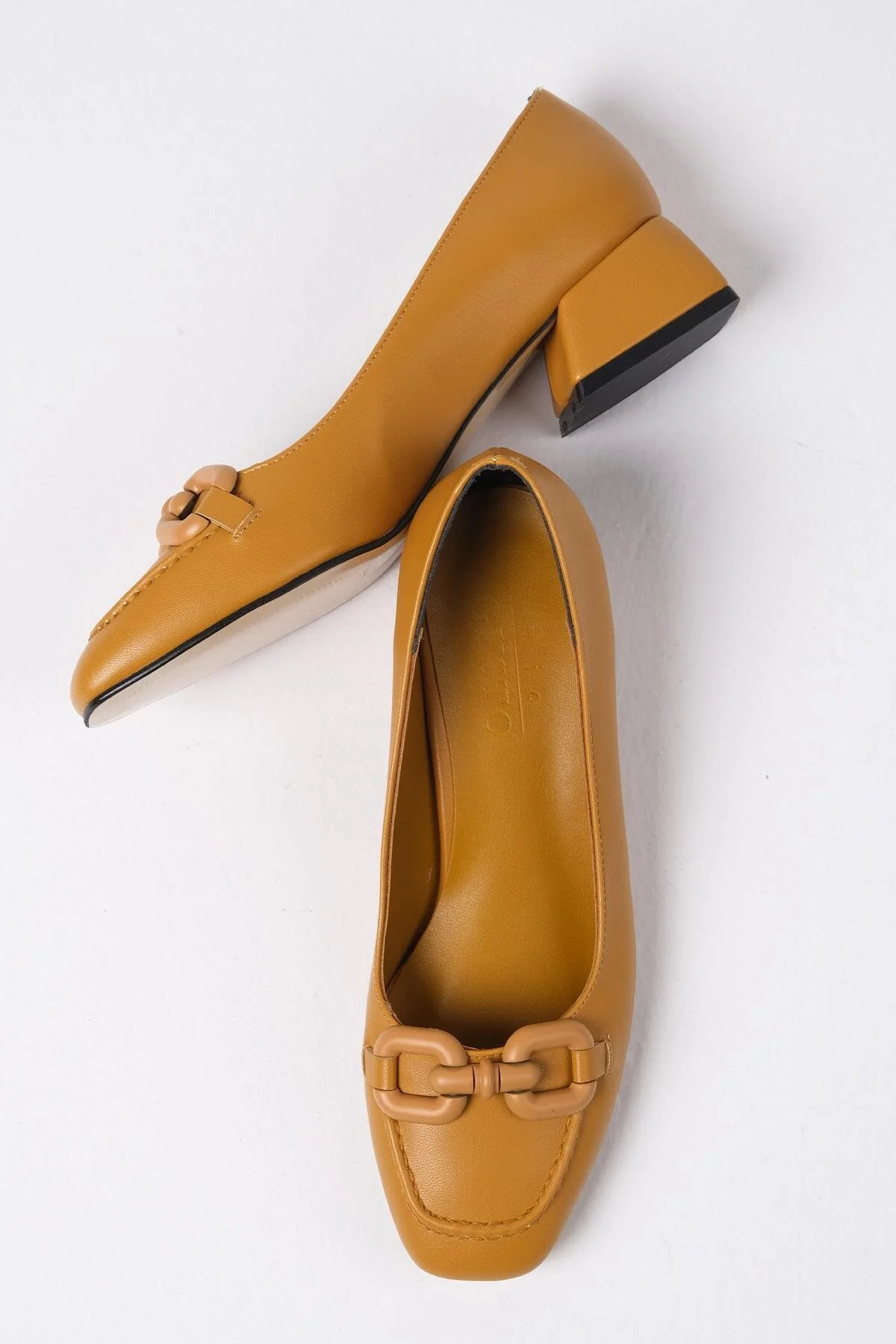 کفش پاشنه کلاسیک زرد زنانه Dolly Mustard Color Cuckle Accessory Flunt Dose Desot Mio Gusto