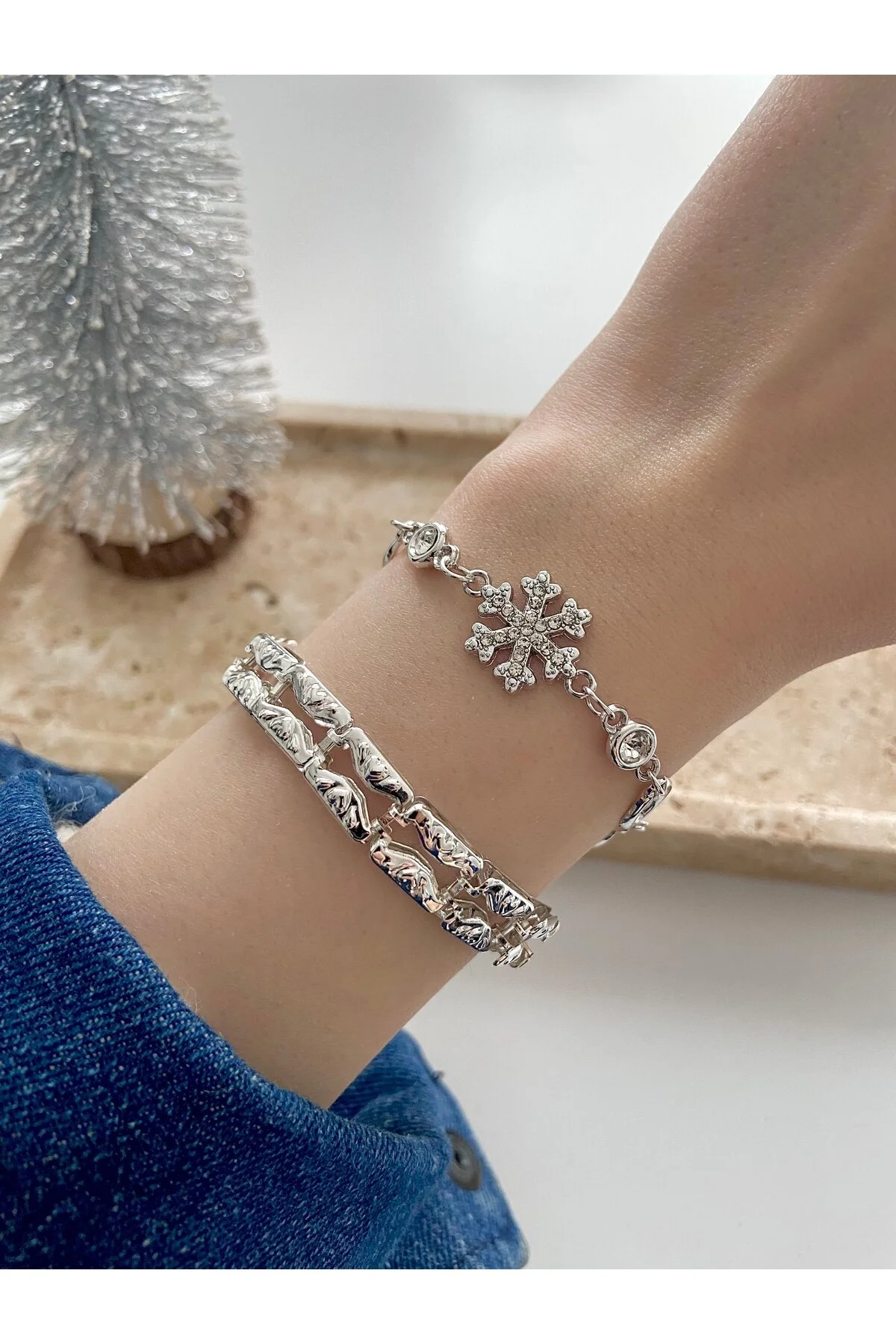 ساعت مچی زنانه بند فلزی نقره ای رنگ و با دستبند Arzu Butik