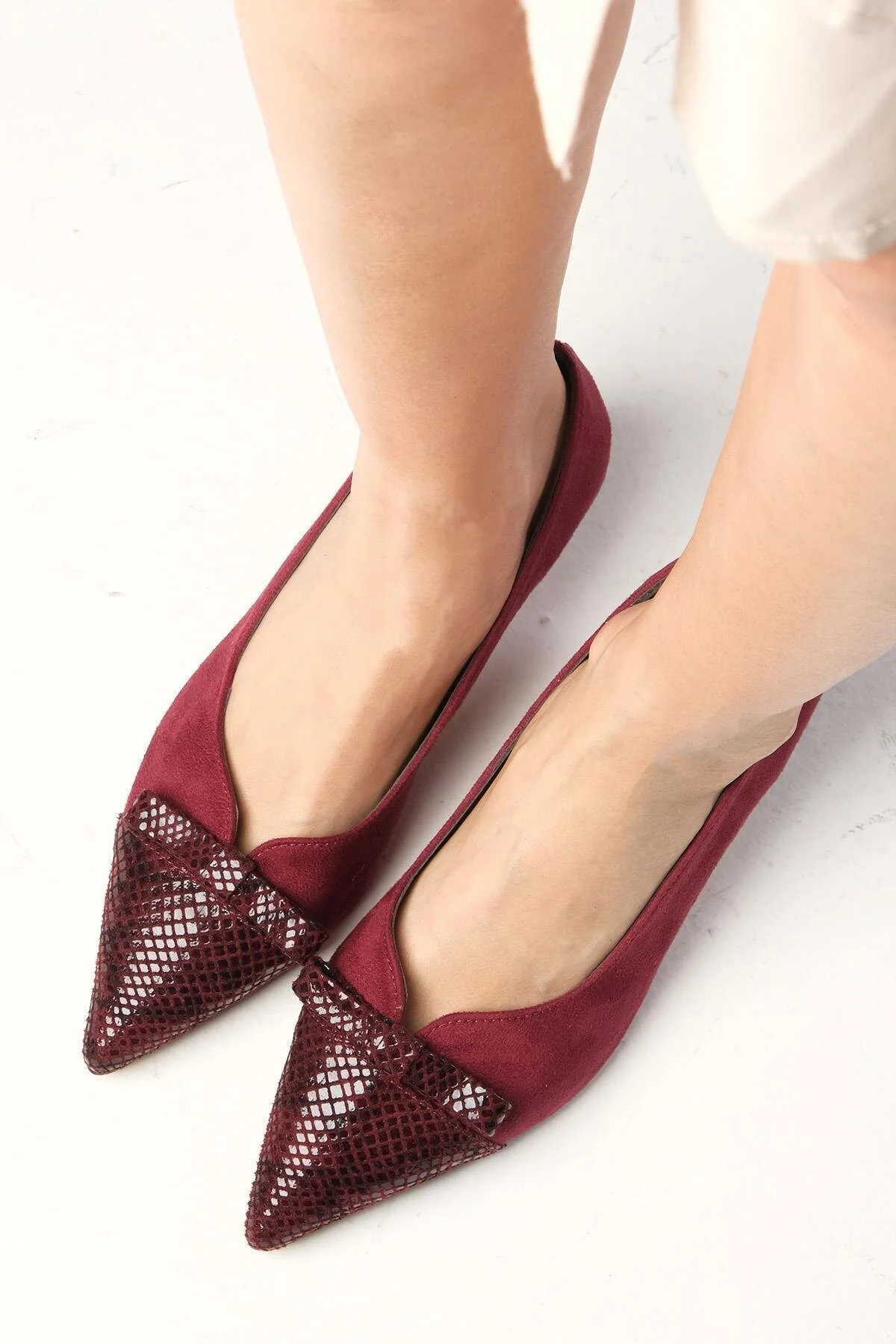 کفش پاشنه کلاسیک قرمز زنانه Pia Bordeaux Color Snake Skin and Suede Combined بلند Mio Gusto