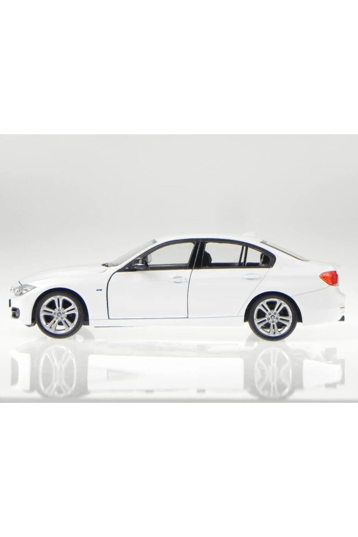 مدل خودرو ماشین BMW 335I 1 24 از ترکیه WELLY