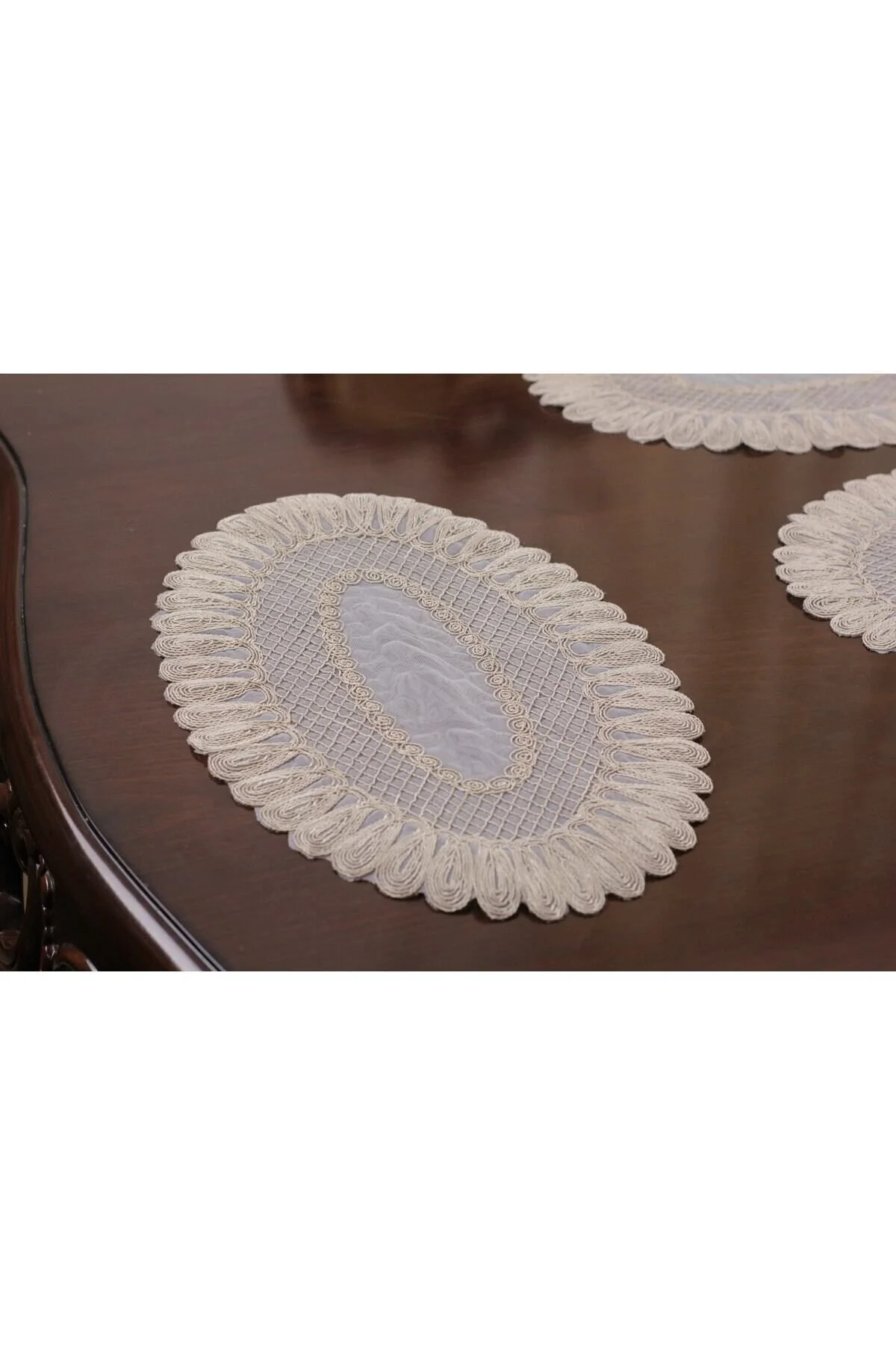 رانر و زیر بشقابی مجموعه خدمات آمریکایی SUPLA RUNNER برای 6 نفر گلدوزی VIVIEN BEIGE 7 قطعه جدول ارائه Tropikhome