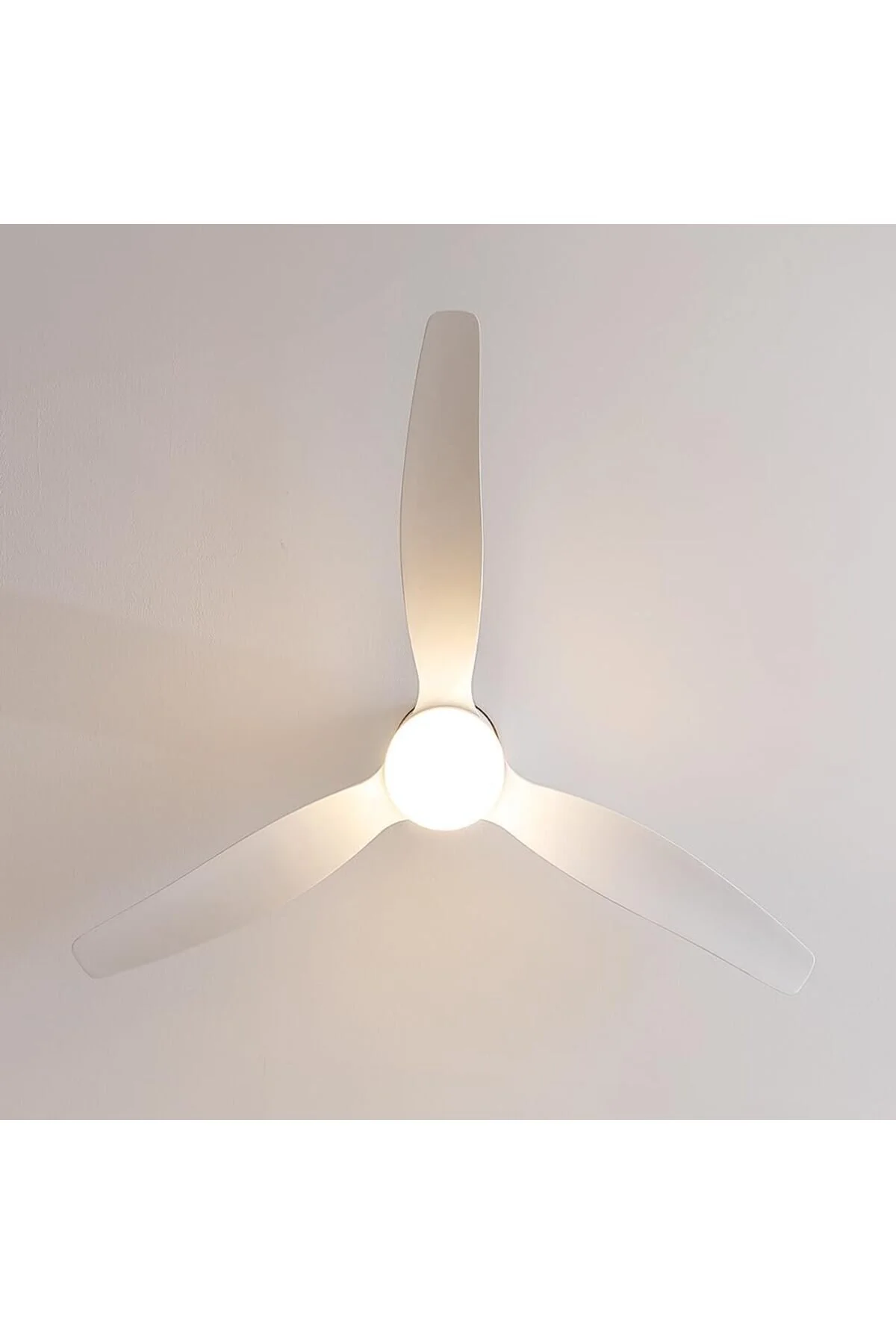پنکه سقفی سفید Energysilence Aero 5600 Faon با روشنایی و Wifi دارای 40W Led Ip44 Timer  CECOTEC