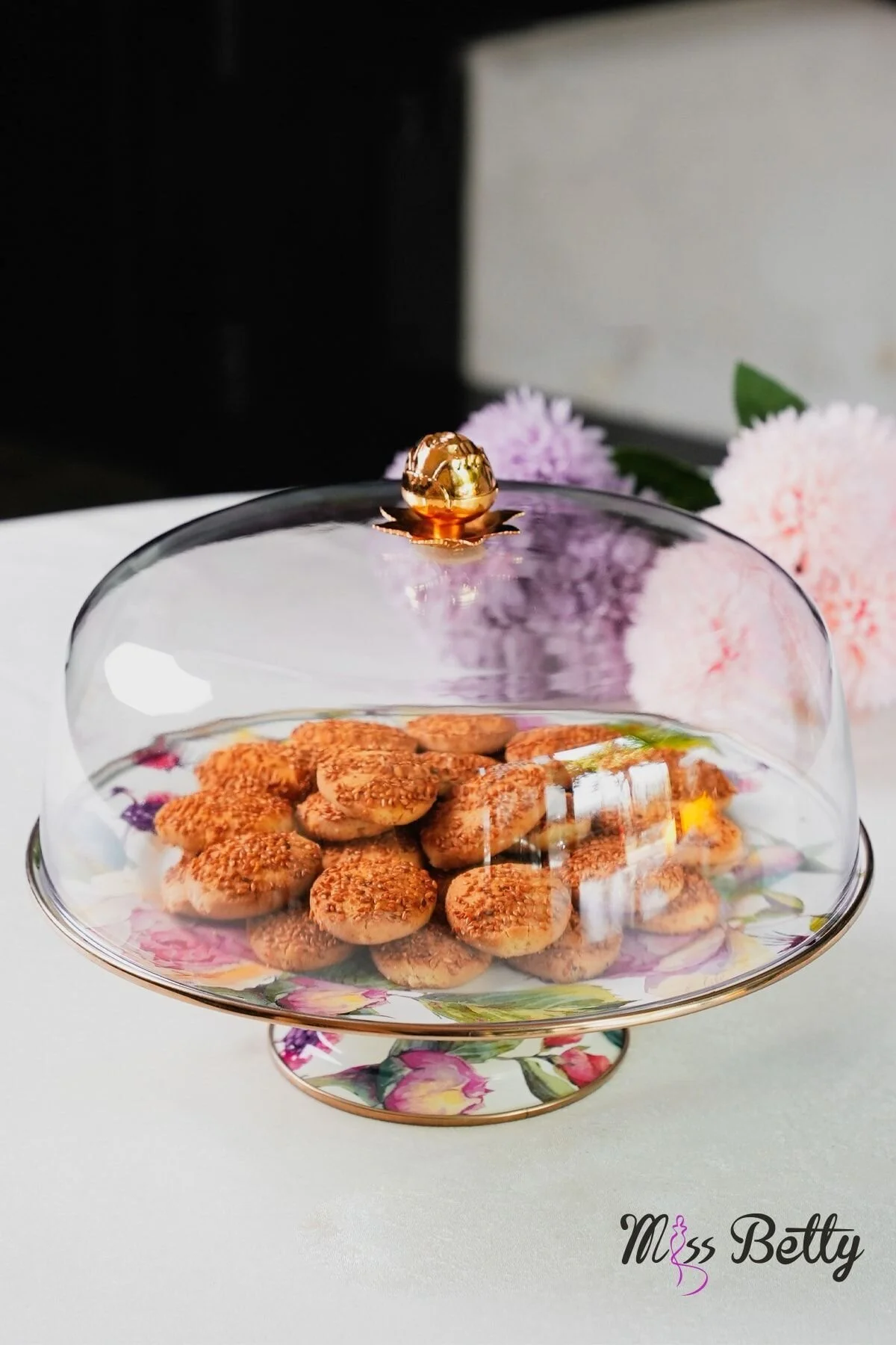 بشقاب سفید فون کیک 30 سانتی متری با پاهای مینا گل رز لوکس  Miss Betty