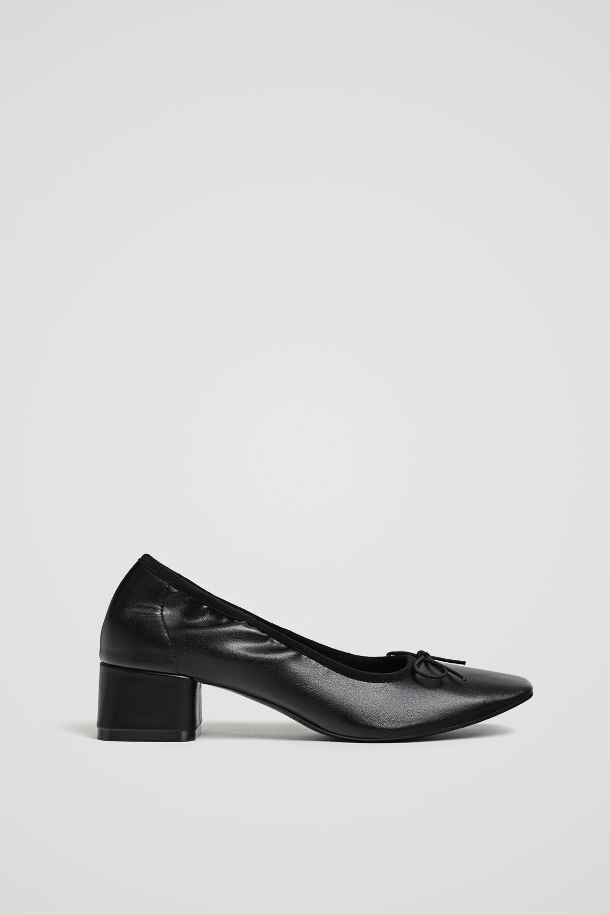 کفش باله پاشنهدار زنانه راحتی و شیکی در یک طراحی کلاسیک Stradivarius