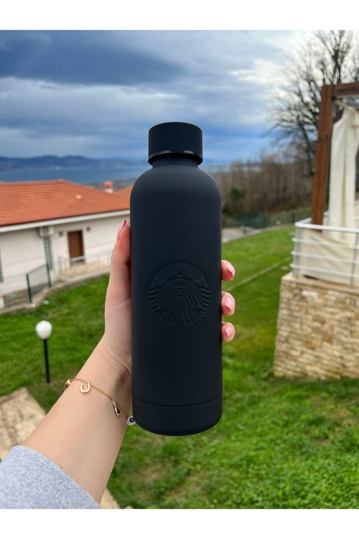 بطری آب استارباکس مشکی مات ۵۶۱ میلی‌لیتر مدل استیل دوجداره Starbucks