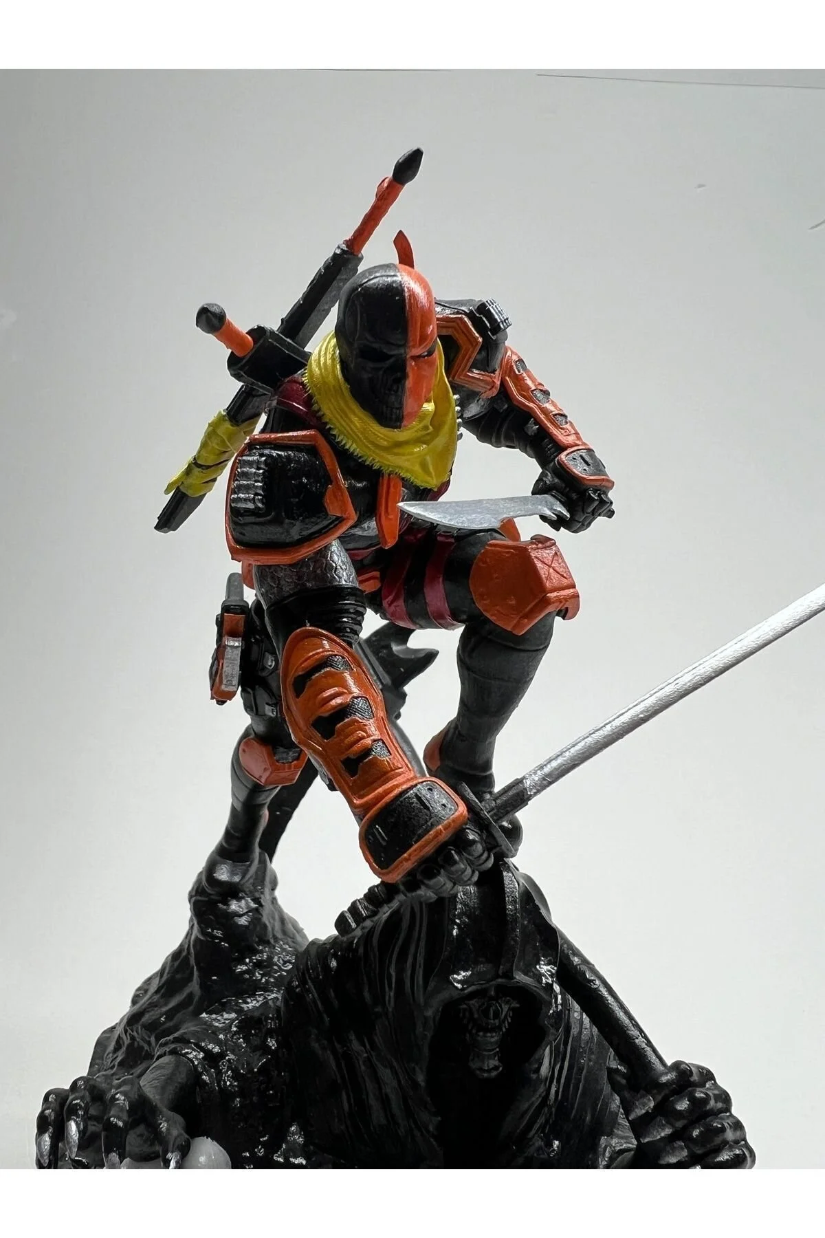 فیگور دکور اسباب بازی DEATHSTROKE tufu.co
