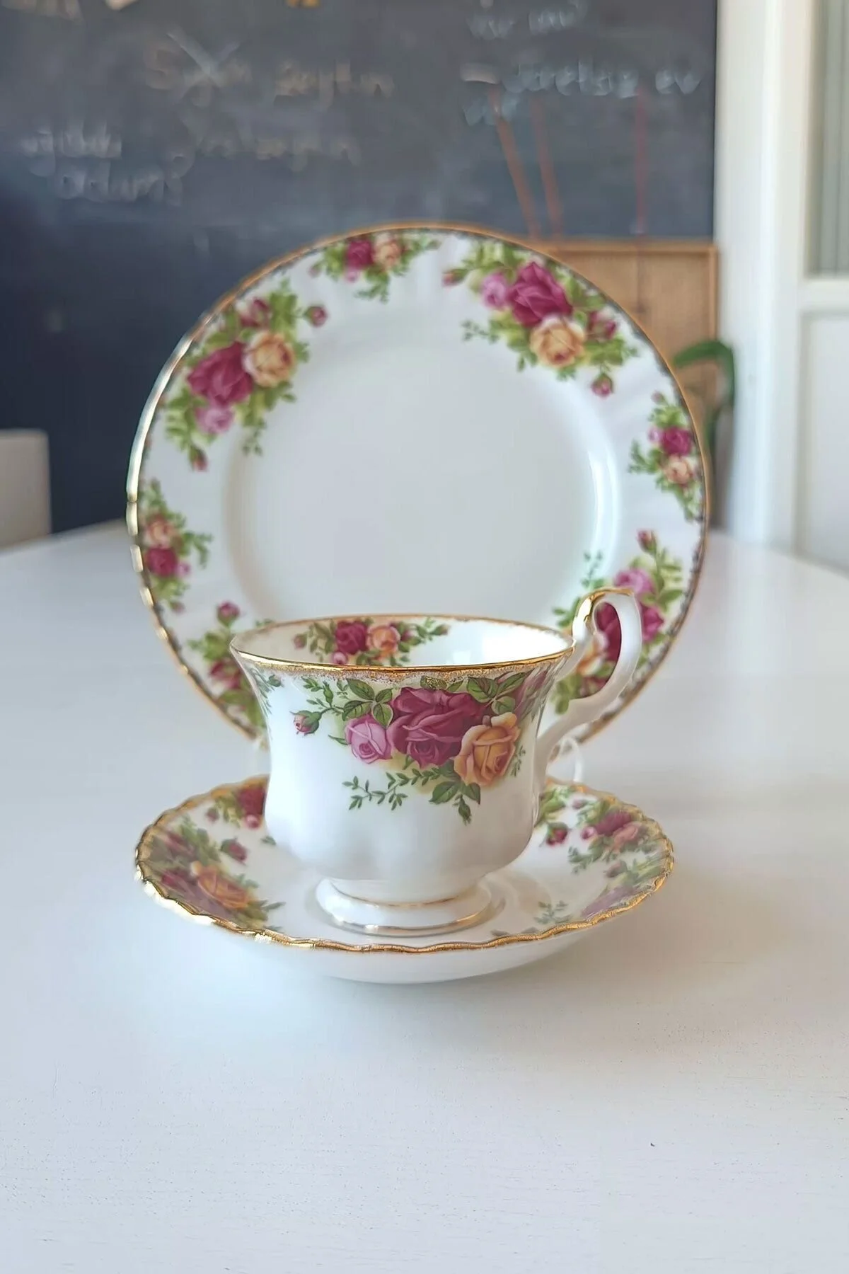 فنجان قهوه گل سرخ کشور قدیمی انگلیس استخوانی عتیقه چین Royal Albert