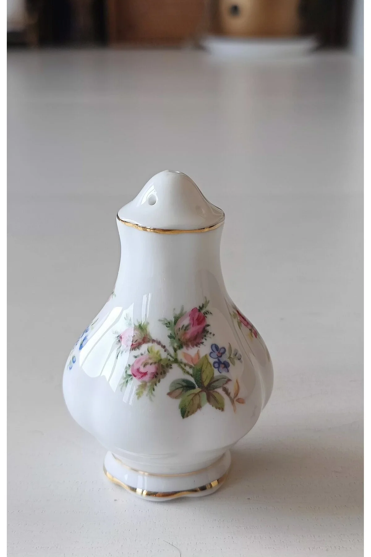 نمکدان و فلفل‌پاش ماس گل رز پرنعمت خانه عتیقه Royal Albert