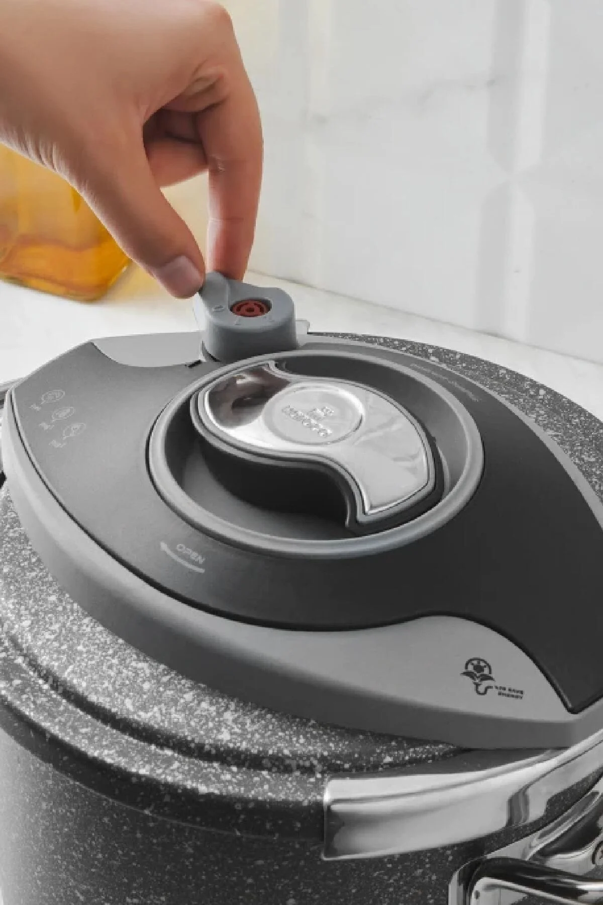 زودپز مشکی Biogranit Steel Plus 6 Lt Karaca