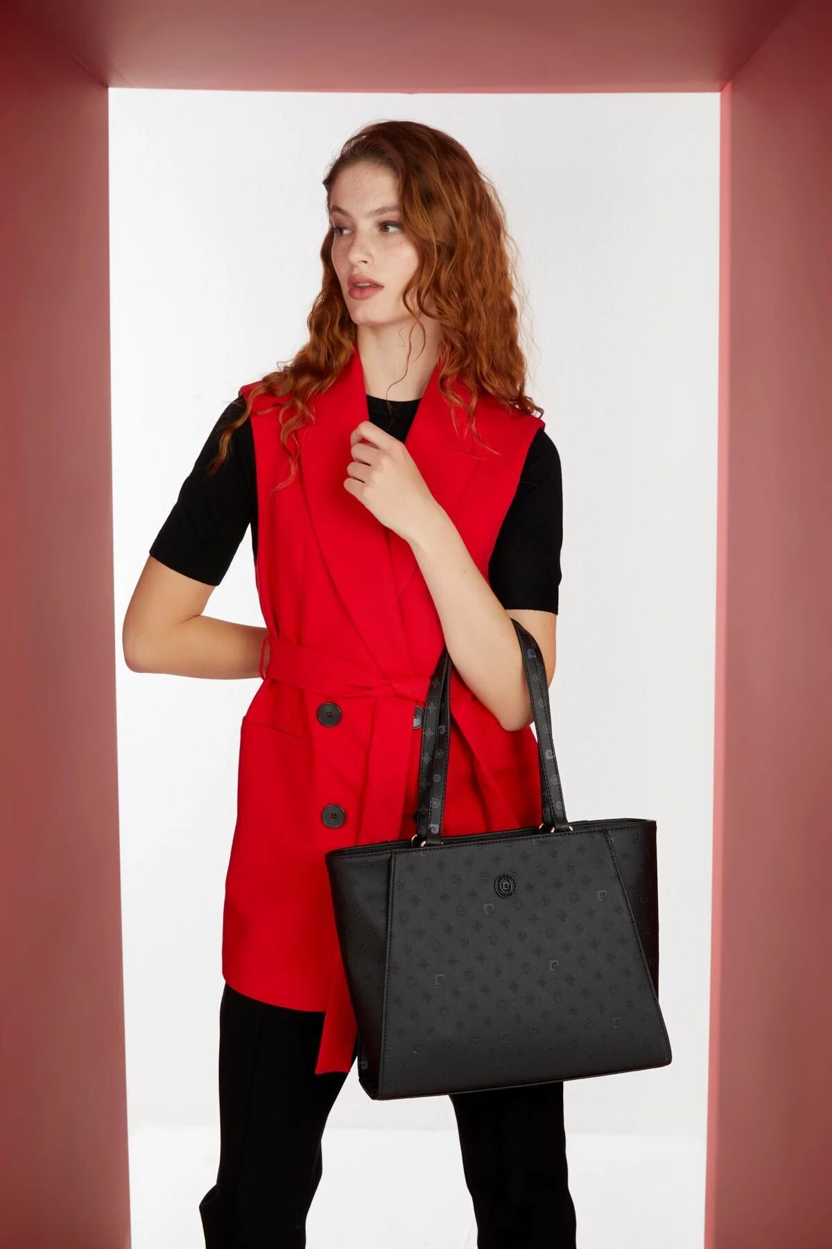 کیف شانه ای زنانه پرینت مشکی جدید 05PO22Y1554 Pierre Cardin