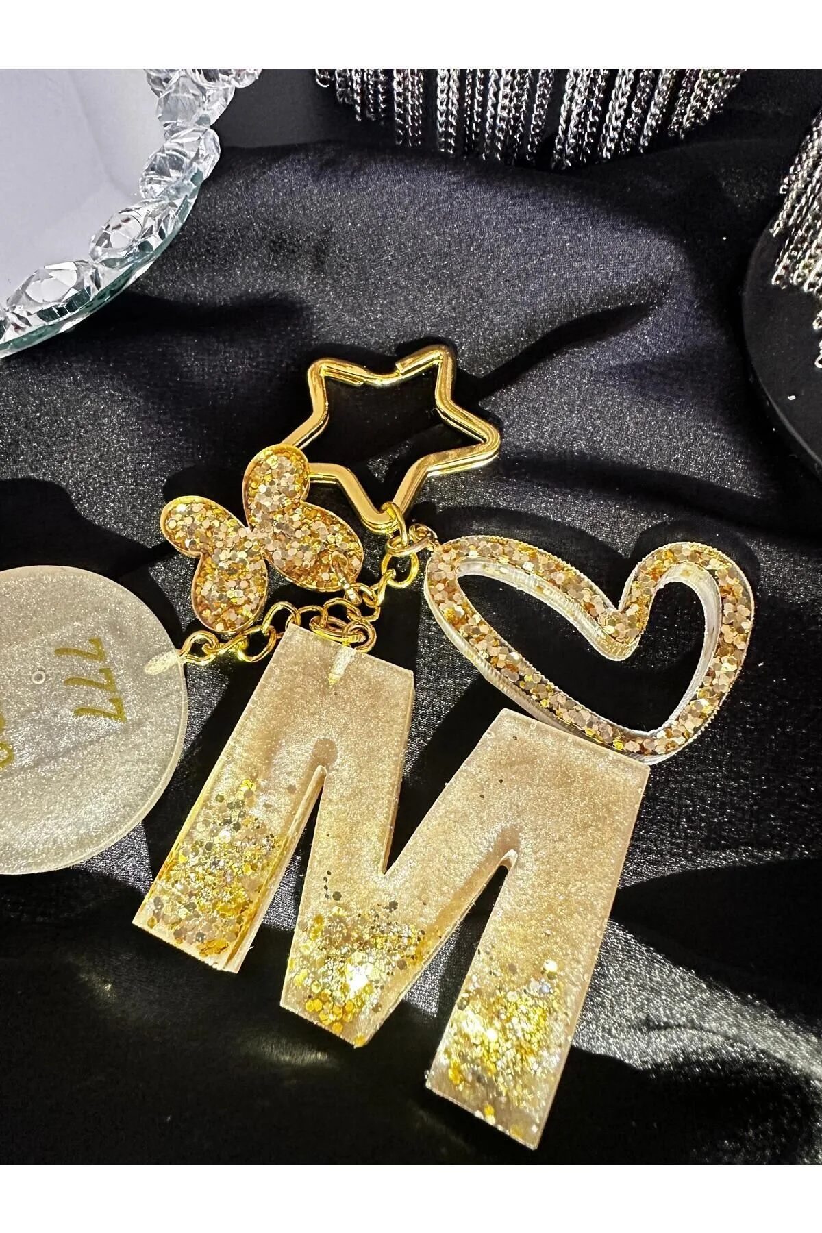 جلیقه کلید جاکلیدی حرف M LETTER GOLDCOLORSTARRINGVIP CHANCEEPOXY با اعداد و ارقام اضافی هدیه schkırt