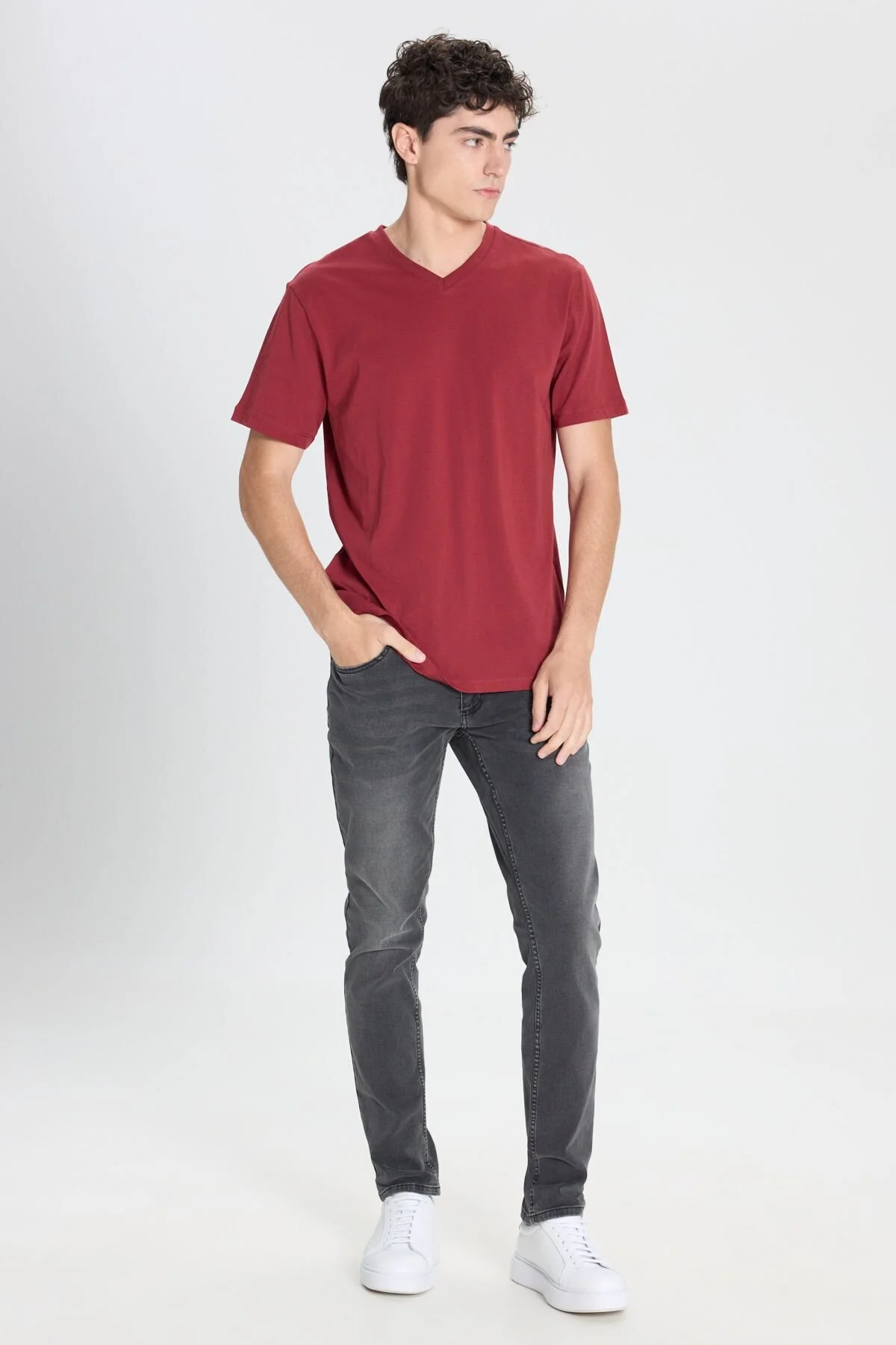 تی شرت مردانه 100 ٪ پنبه مردان V YAKA BURGUNDY SLIM FIT BRAND CUT T SHIRT ترکیه اورجینال AC&Co / Altınyıldız Classics