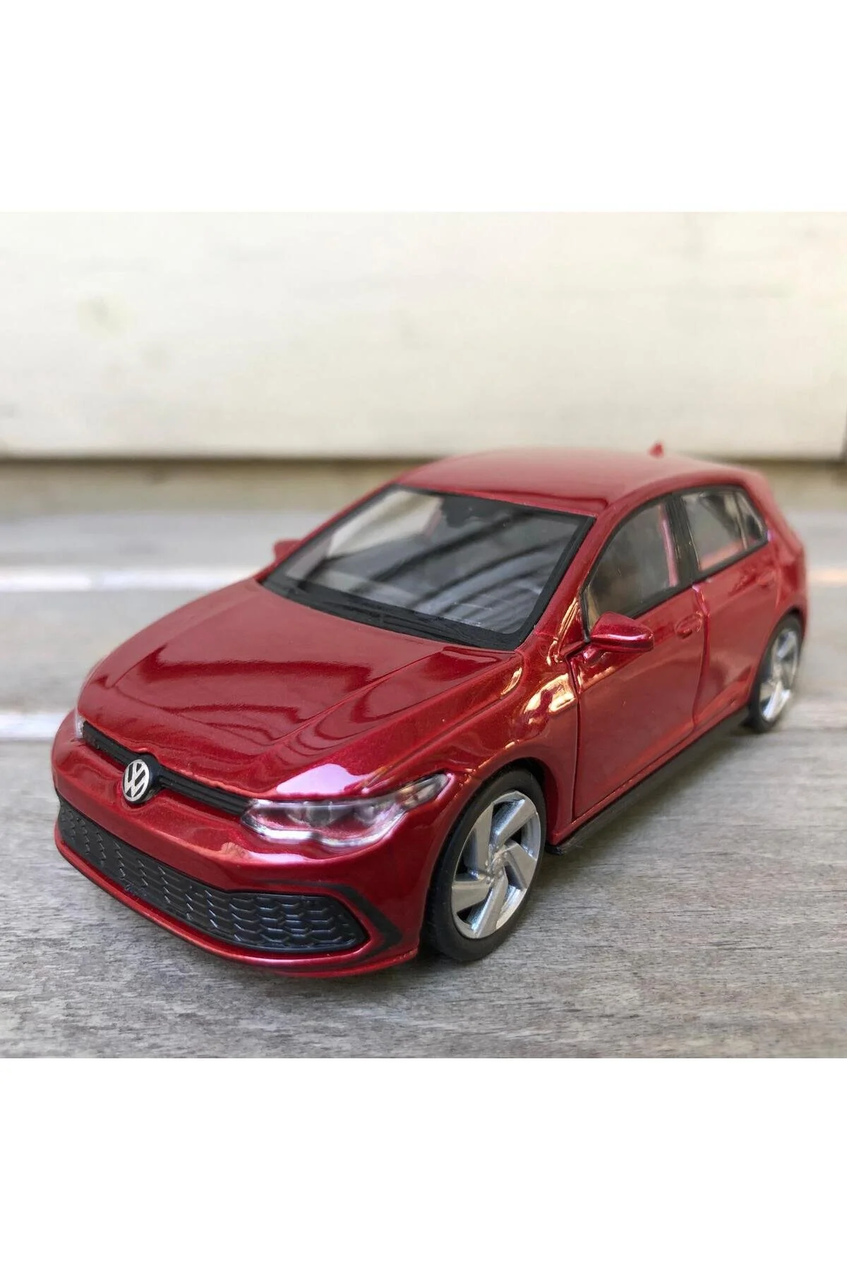 مدل خودرو WELLY VOLKSWAGEN GOLF 8 GTI DIECAST METAL CAR MODEL TOY PULL DROP 12 سانتی متر اورجینال scntoys