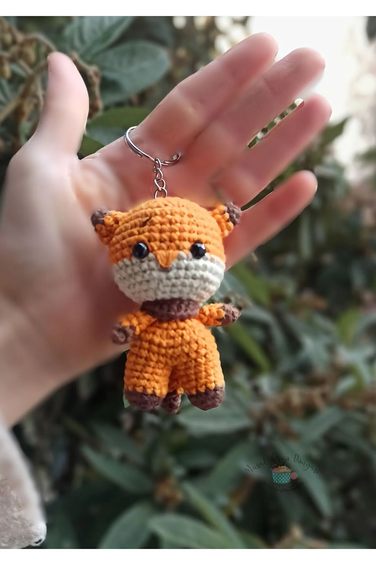 جلیقه کلید جاکلیدی LITTLE FOX AIGURUMI 7 سانتی متر ساخته شده از نخ های طبیعی و آنتی باکتریال Masal Örgü Dünyası