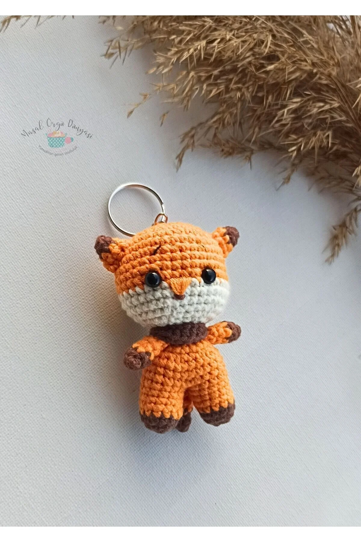 جلیقه کلید جاکلیدی LITTLE FOX AIGURUMI 7 سانتی متر ساخته شده از نخ های طبیعی و آنتی باکتریال Masal Örgü Dünyası