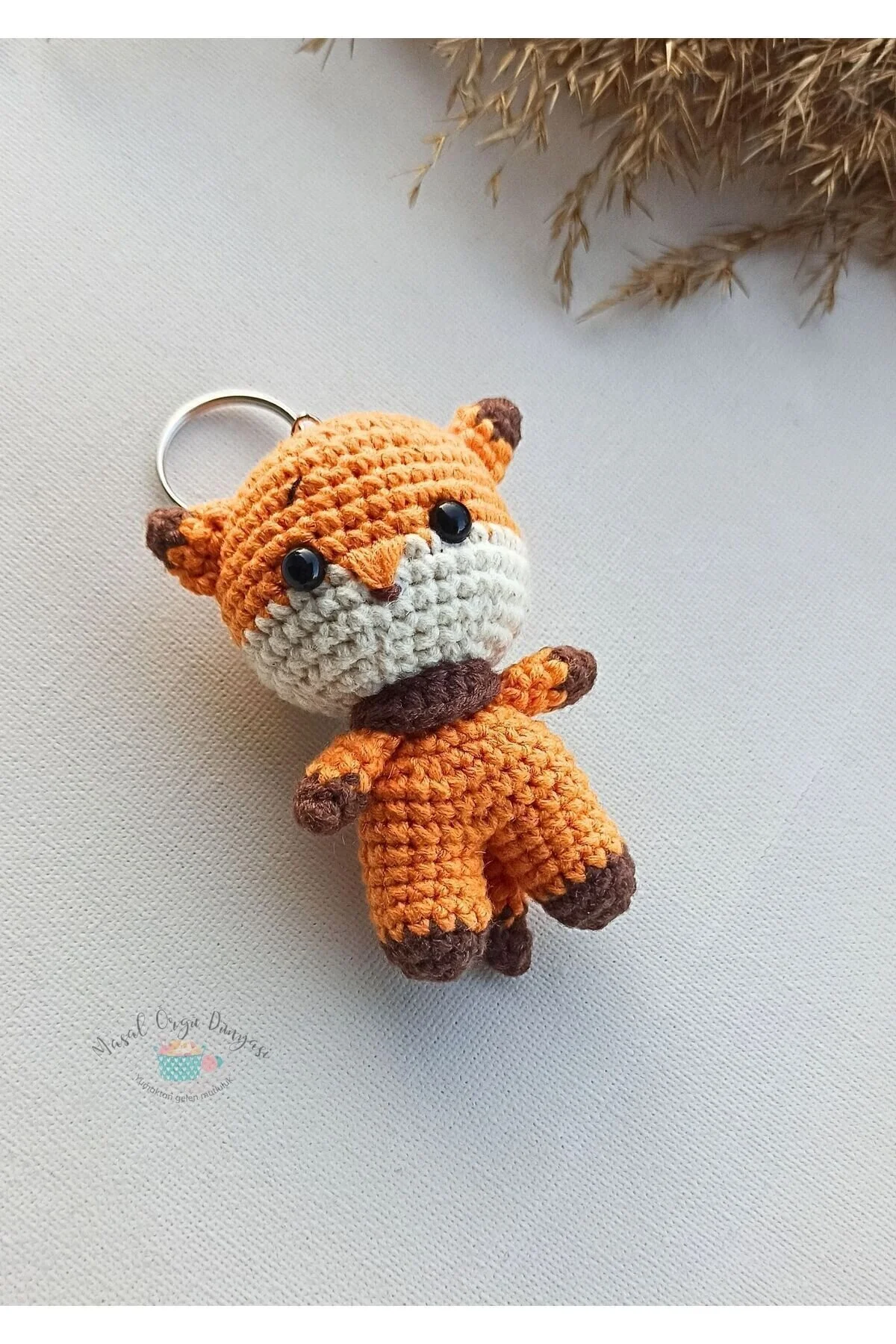 جلیقه کلید جاکلیدی LITTLE FOX AIGURUMI 7 سانتی متر ساخته شده از نخ های طبیعی و آنتی باکتریال Masal Örgü Dünyası