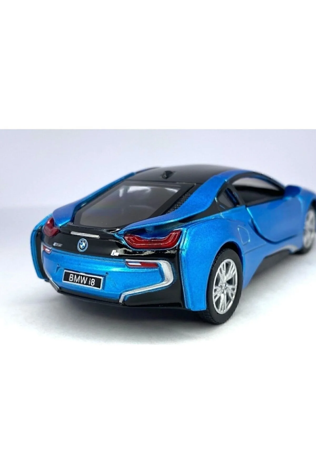 ماشین اسباب بازی BMW I8 مدل دارای مجوز 5 اینچی را بکش و رها کن 1:36 آبی Genel Markalar