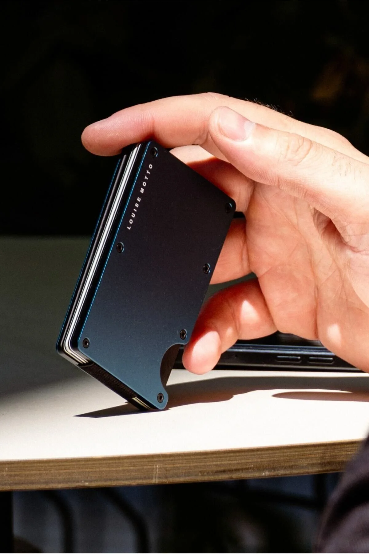 کیف پول و جاکارتی نسل جدید آلومینیومی با محافظ RFID - مدل Cardx Burano Clips (آبی) Louise Motto