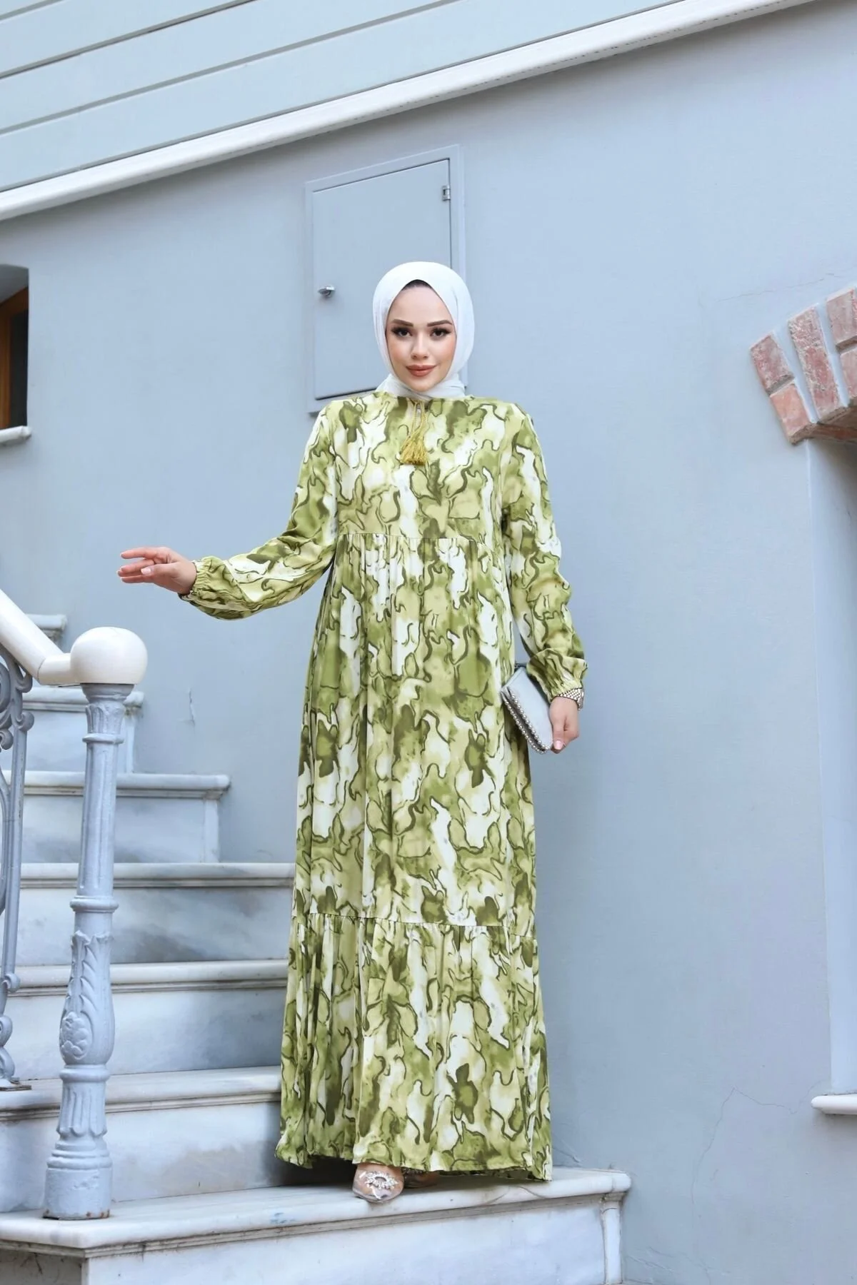 کاپشن زنانه یقه تسطوری با پاپوش و دکمه جلو، طراحی شیک و راحت برای استفاده روزانه Sfg Life Moda