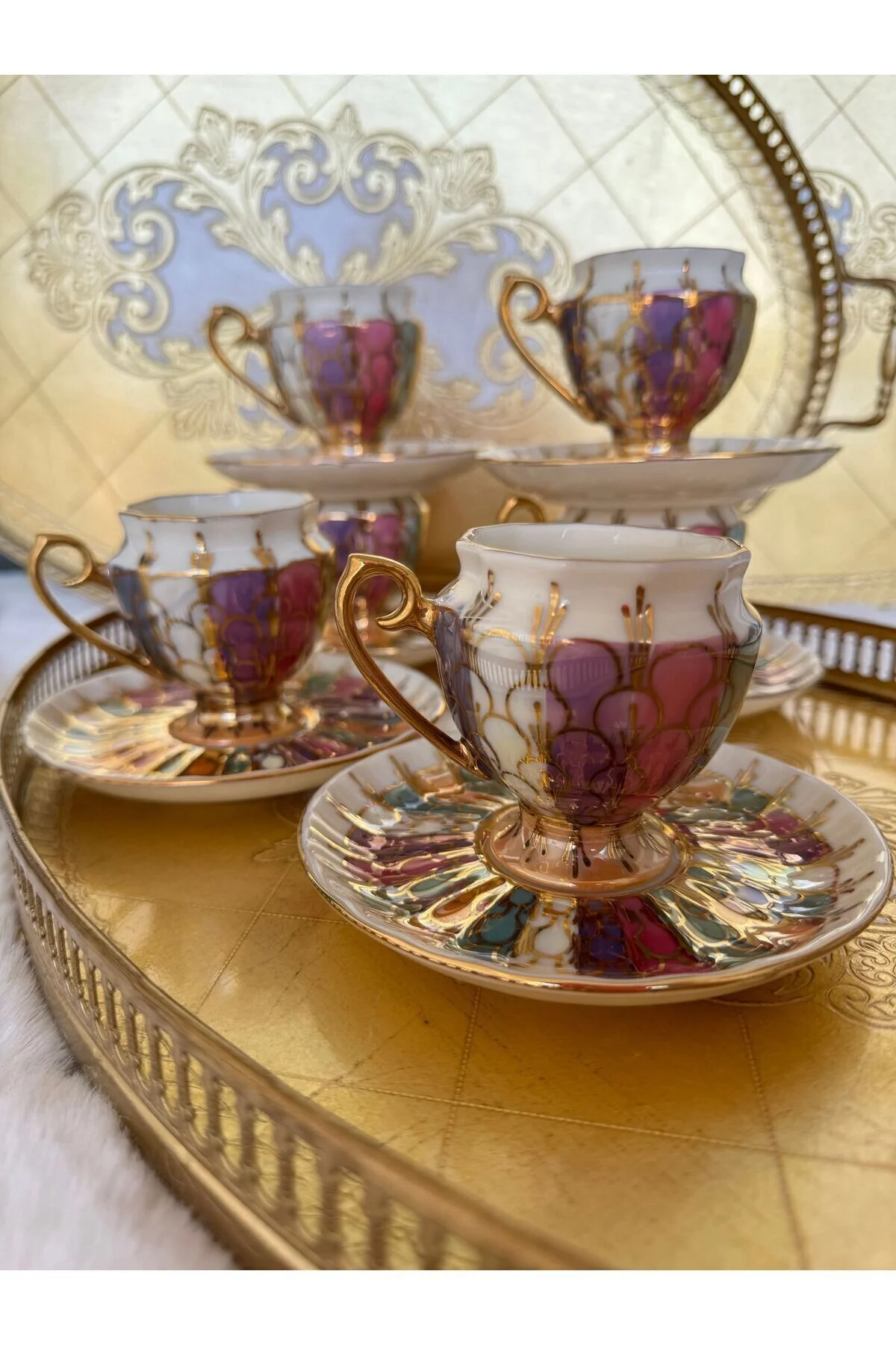 فنجان قهوه رنگ آمیزی دست تیم جام ساخته شده ester