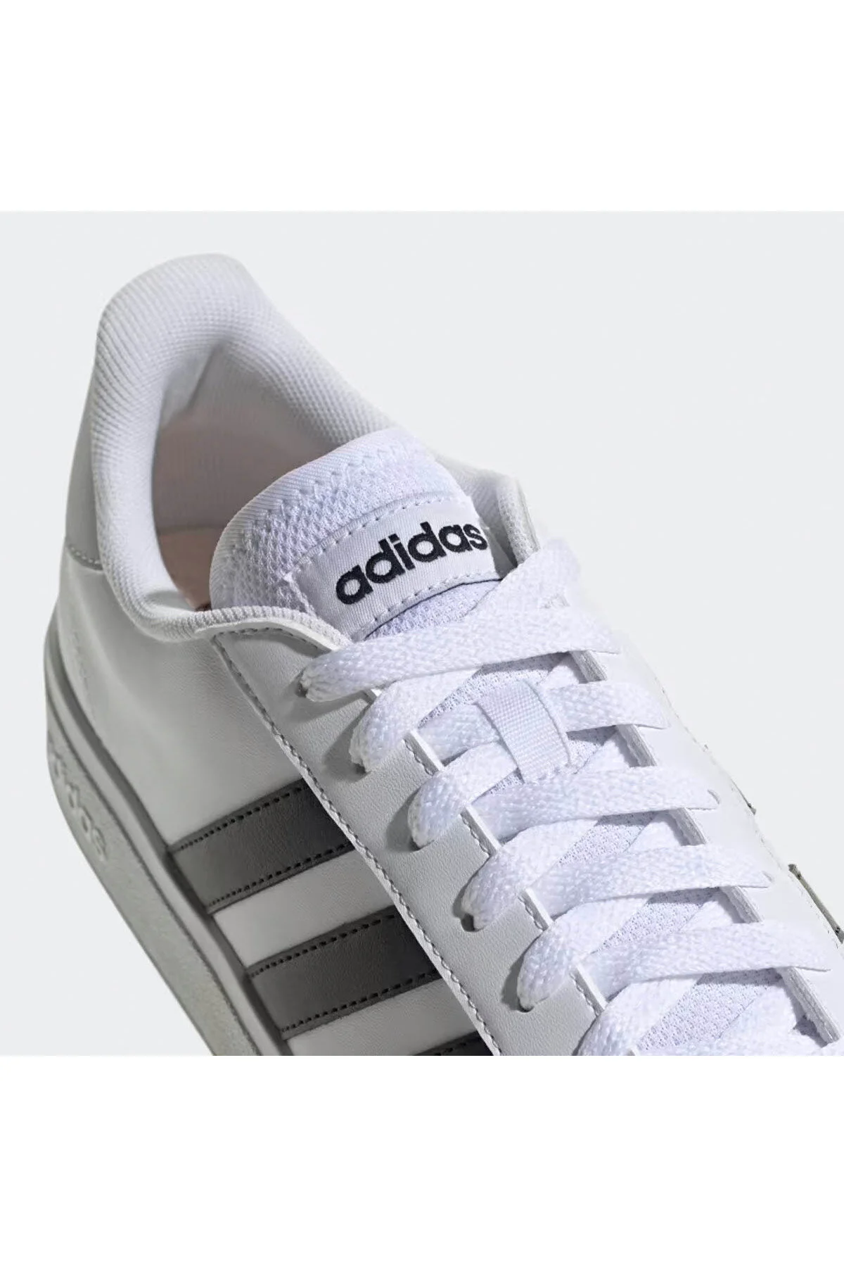 اسنیکر مردانه پایگاه بزرگ دادگاه 2. سفید پوست کفش ورزشی سیاه GW9250 آدیداس adidas