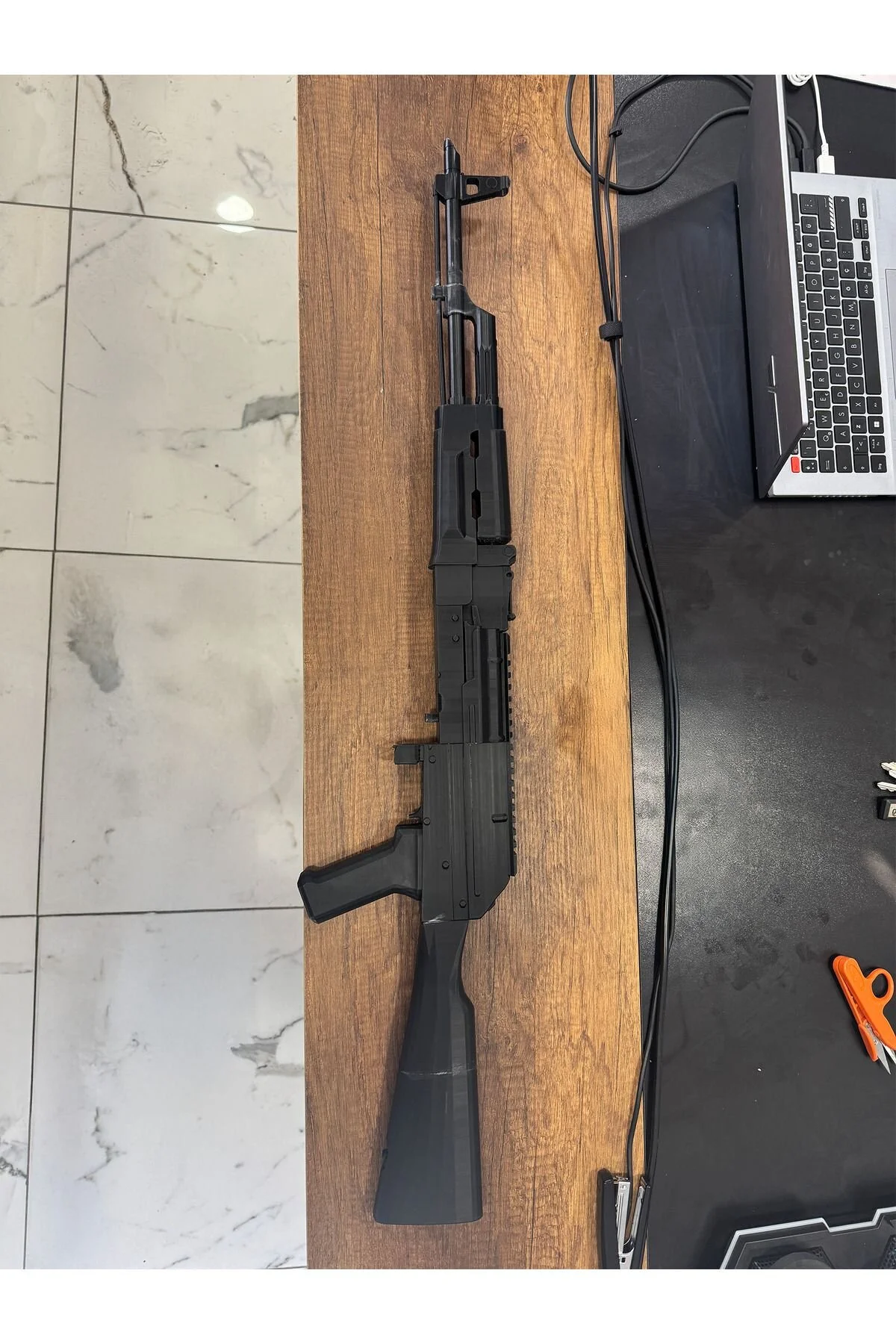 فیگور اسلحه AK47 CSGO چاپ سه بعدی این یک شکل است جدا شده ارسال خواهد شد از ترکیه Gutso