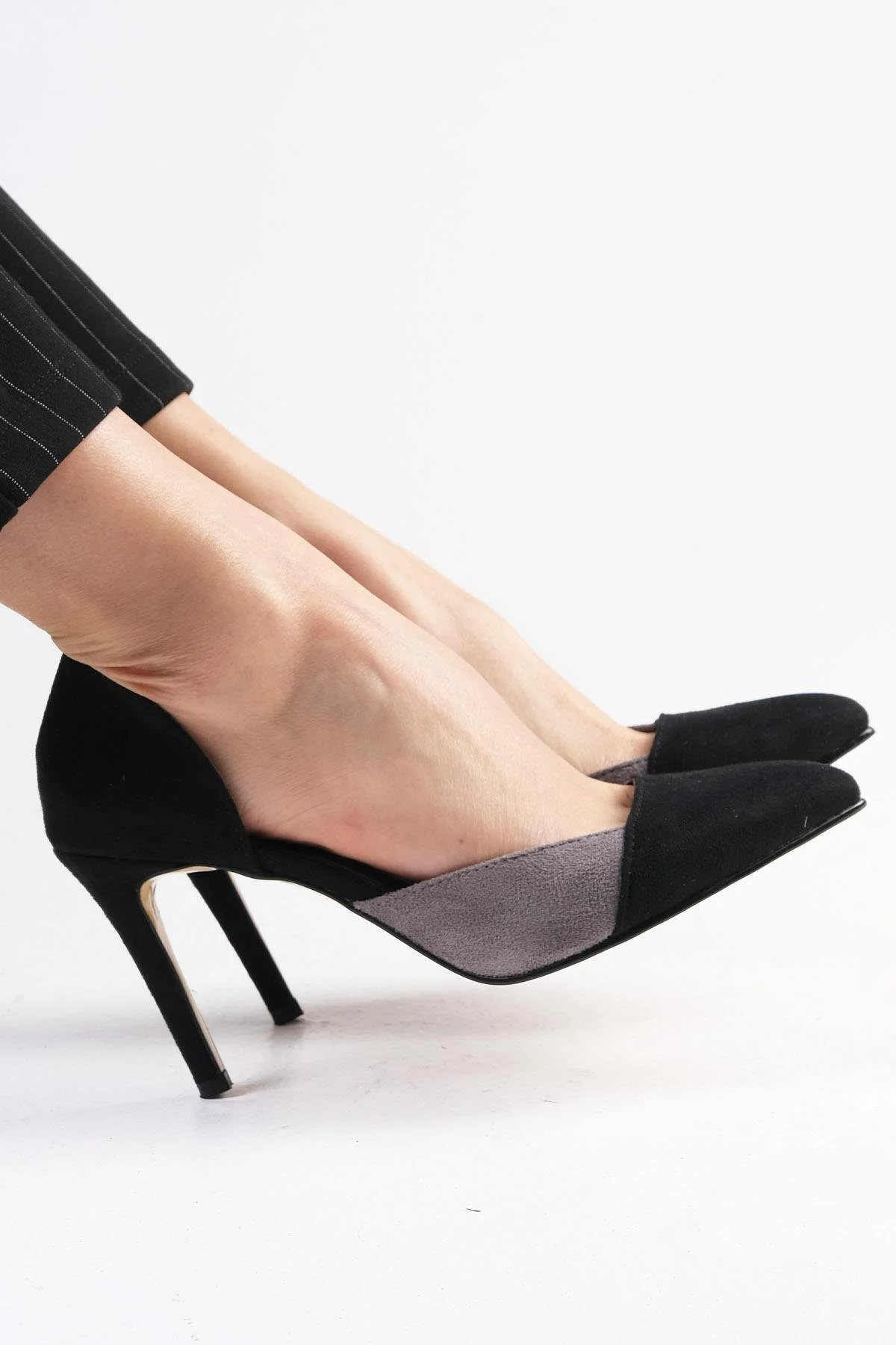 استیلتو خاکستری زنانه Bryien مشکی and Gray Color Suede Bloc Stiletto کفش پاشنه بلند Mio Gusto