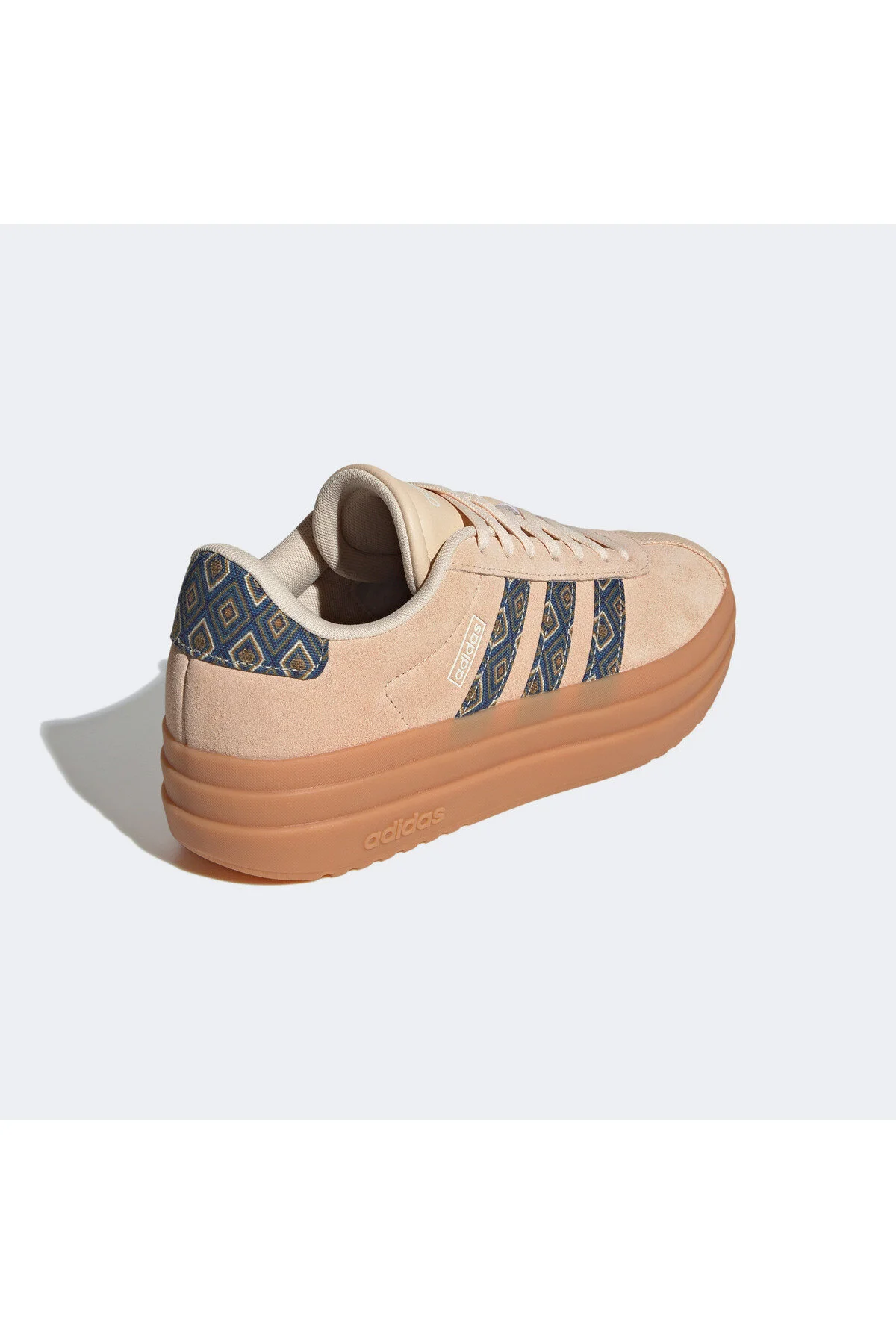 کفش زنانه ورزشی جسورانه آدیداس adidas
