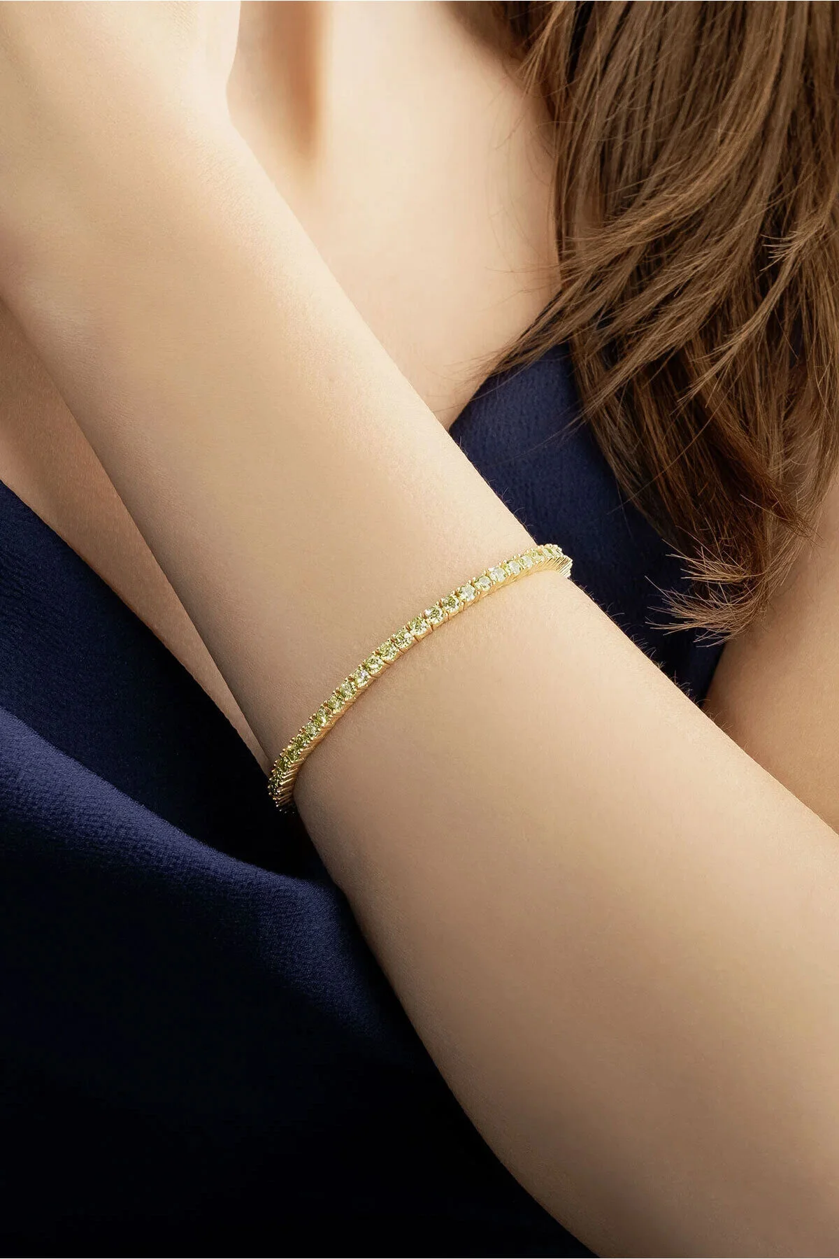 دستبند نقره ای آبراه با روکش طلای زرد 18 عیار سنگ های رنگارنگ So Chic