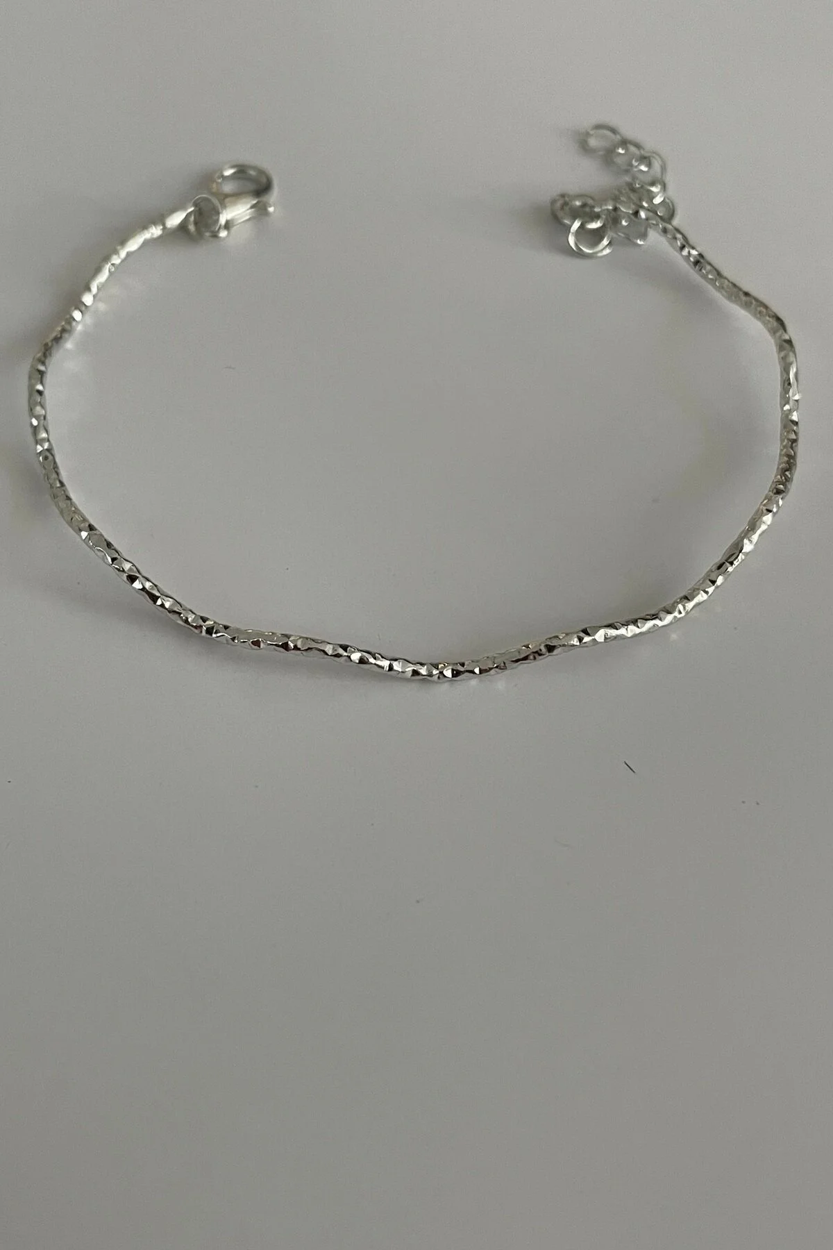 دستبند فشن نقره ای ظریف با جزئیات ریز دوزی شده Lavian Accessories