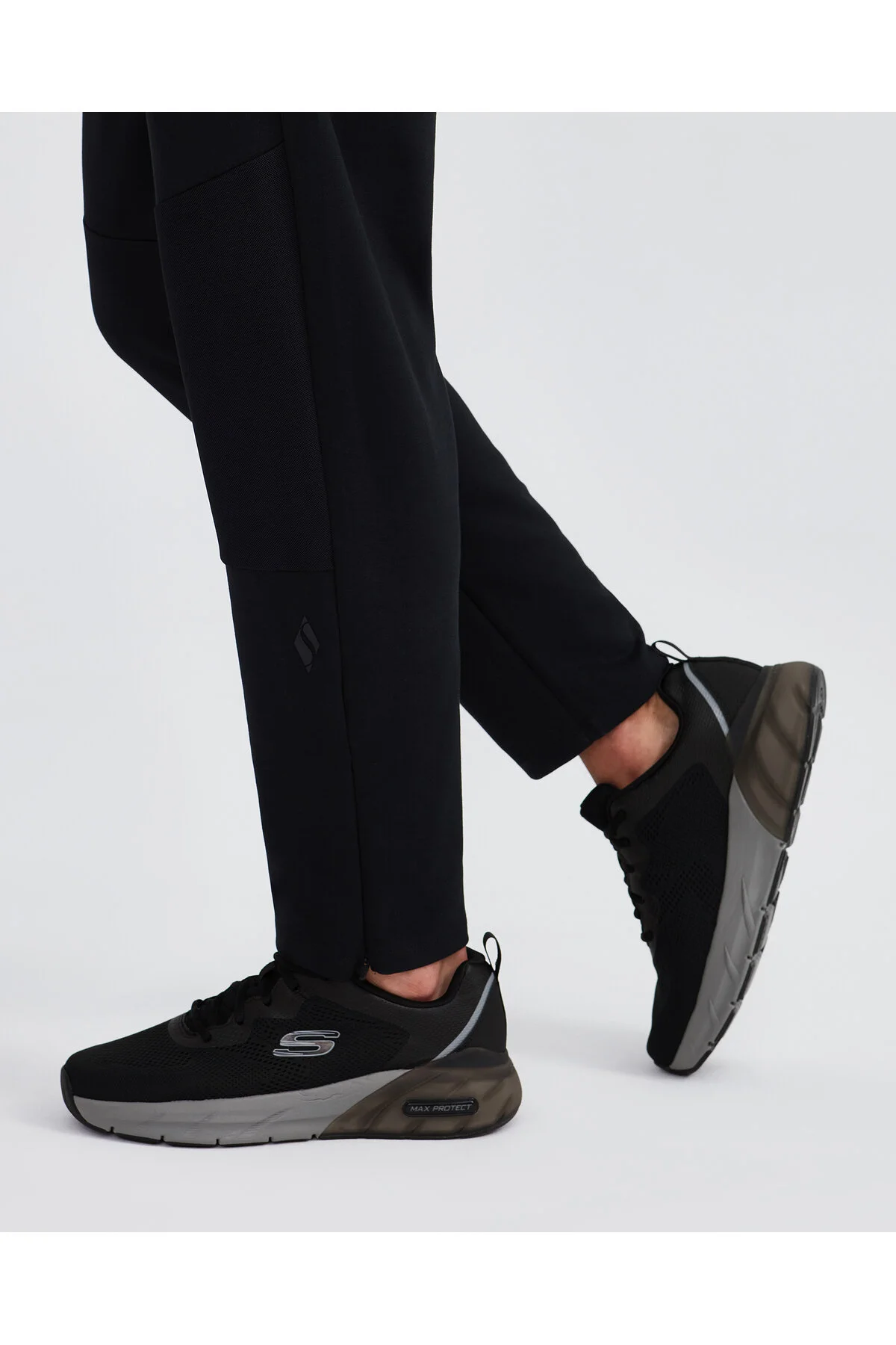 کفش مردانه Max Protect Sport سیاه در فضای باز Safguard اسکچرز Skechers
