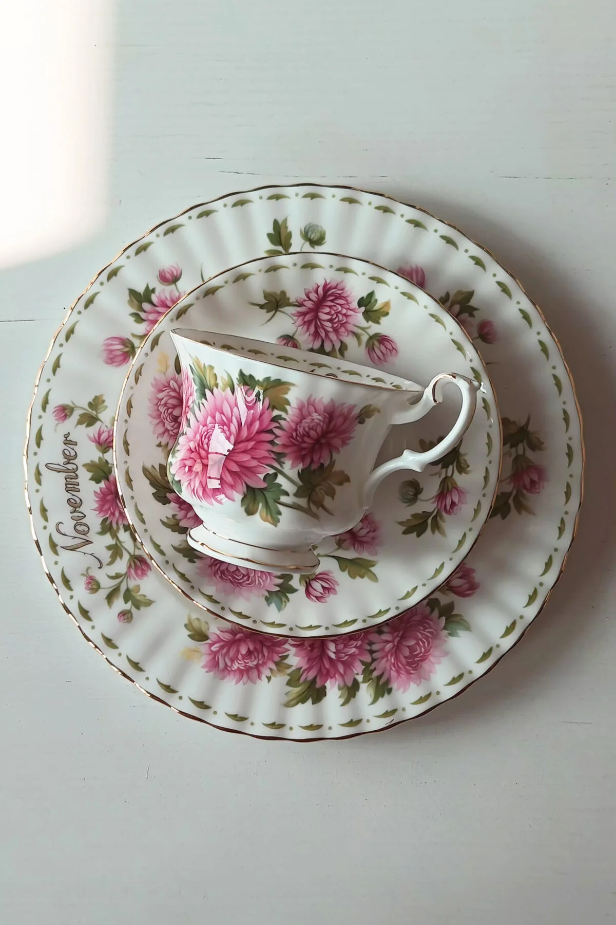 فنجان چای نوامبر گل ماه CHRYSANTHEMUM CUP و SAUCERS 3 PC Royal Albert