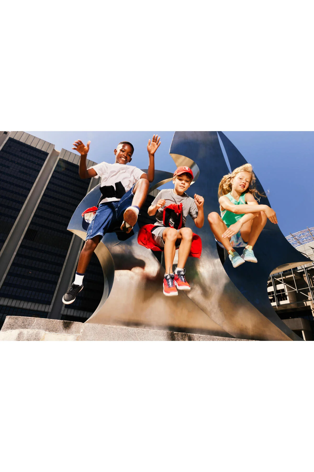 کفش پیاده روی ورزشی توری کودک قرمز سریع بازیگوش Decathlon