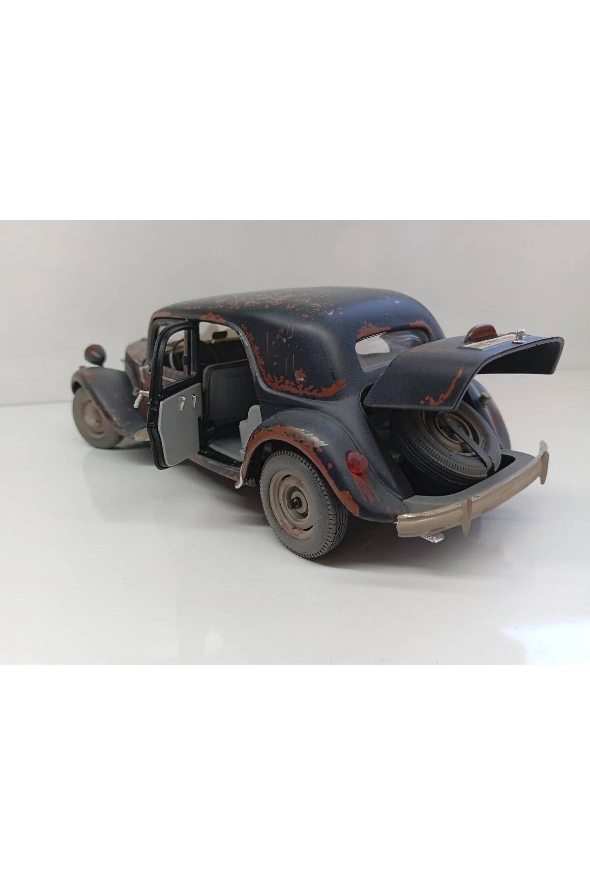 مدل خودرو 1:18 1952 CITROEN 15 CV 6 CYL قالب و فلزی DIECAST ظاهر قدیمی Maisto