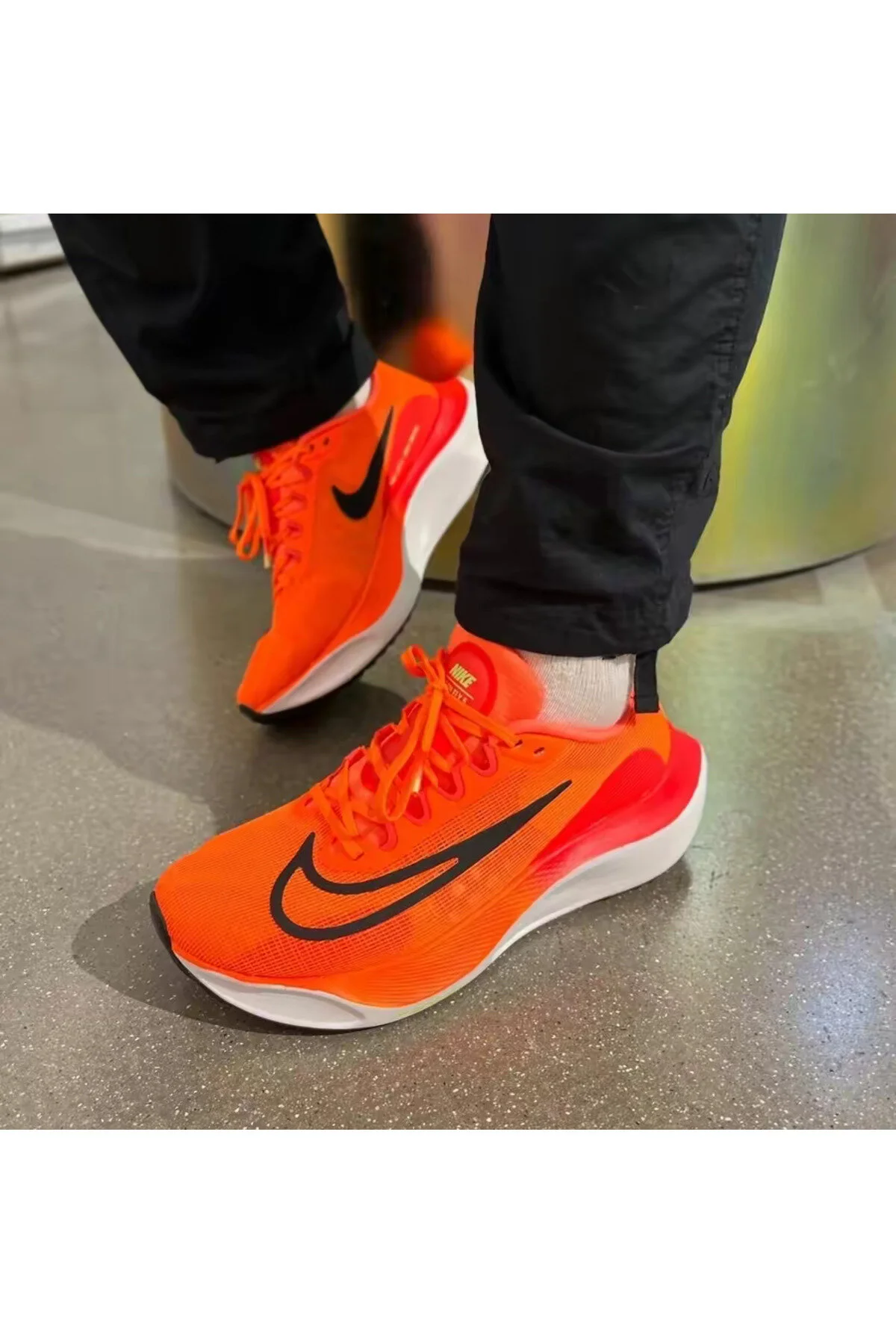 کفش مردانه زنانه یونیسکس زوم پرواز 5 ورزشی رانینگ نارنجی و نایک Nike