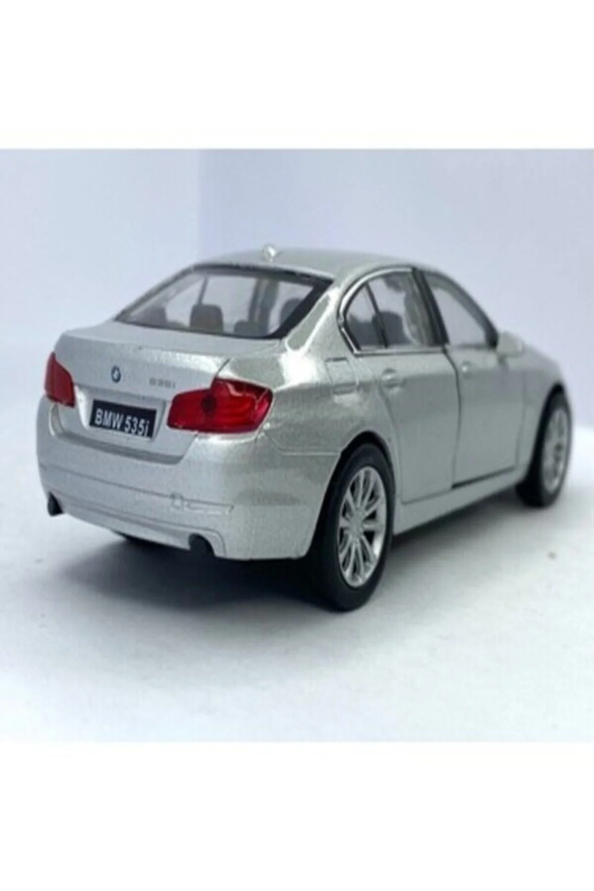 مدل خودرو WELLY 1:24 DIECAST BMW 535I 24026 KARSAN