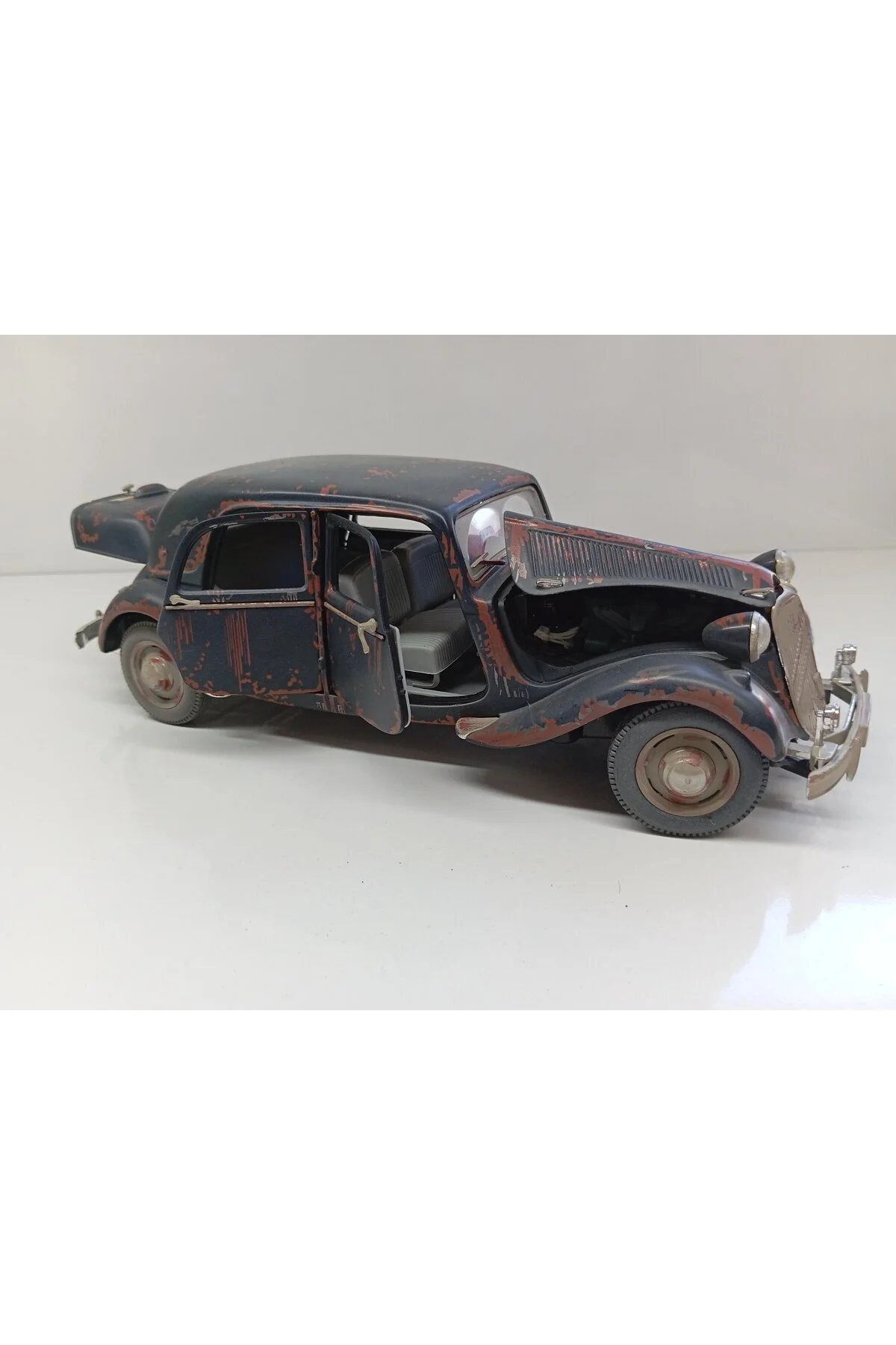 مدل خودرو 1:18 1952 CITROEN 15 CV 6 CYL قالب و فلزی DIECAST ظاهر قدیمی Maisto