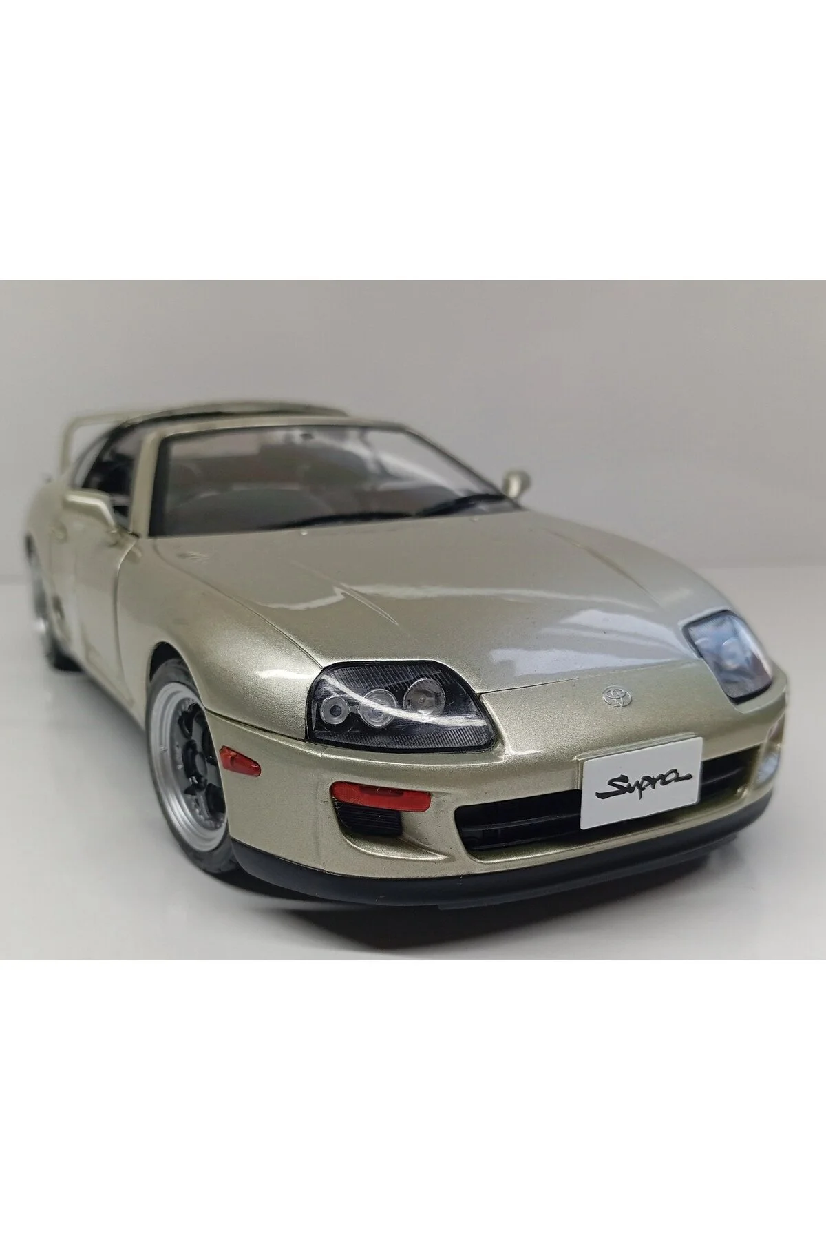 مدل خودرو 1:18 سقف تویوتا سوپرا MK4 باز می شود. ماشین فلزی DIECAST اورجینال Solido