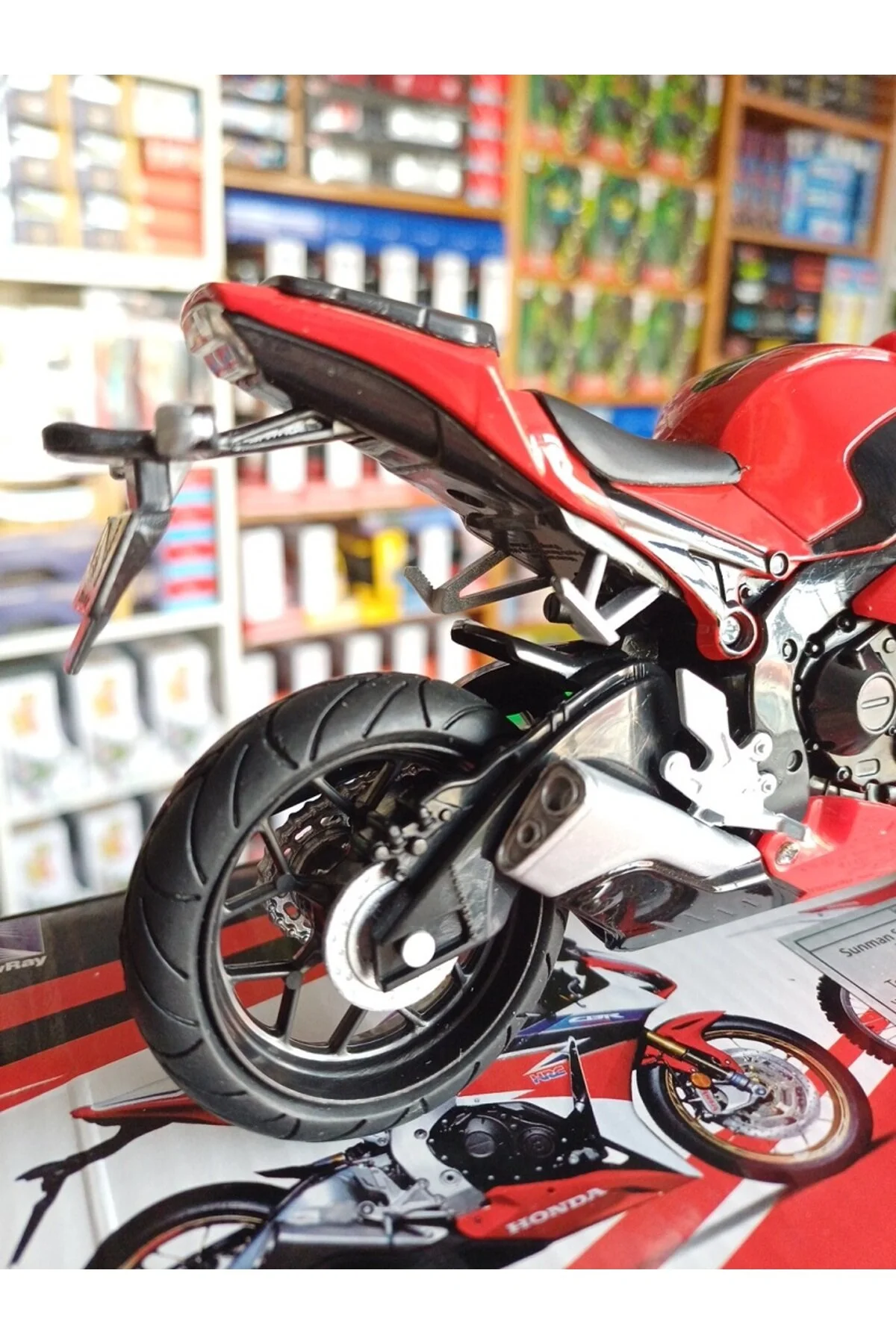 مدل خودرو موتور سیکلت HONDA CBR 1000 RR 1:12 ایستاده است OYUNCAKSAHİLİ