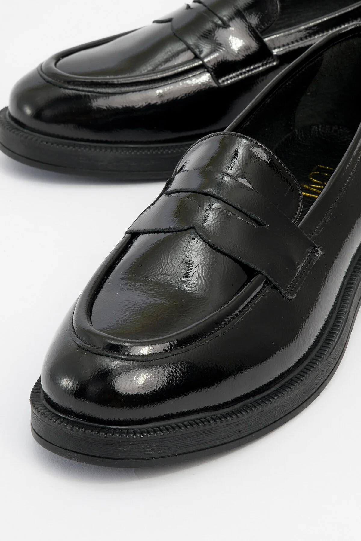 لوفر زنانه پاتنین سیاه و سفید کفش چرمی واقعی LOAFER luvishoes