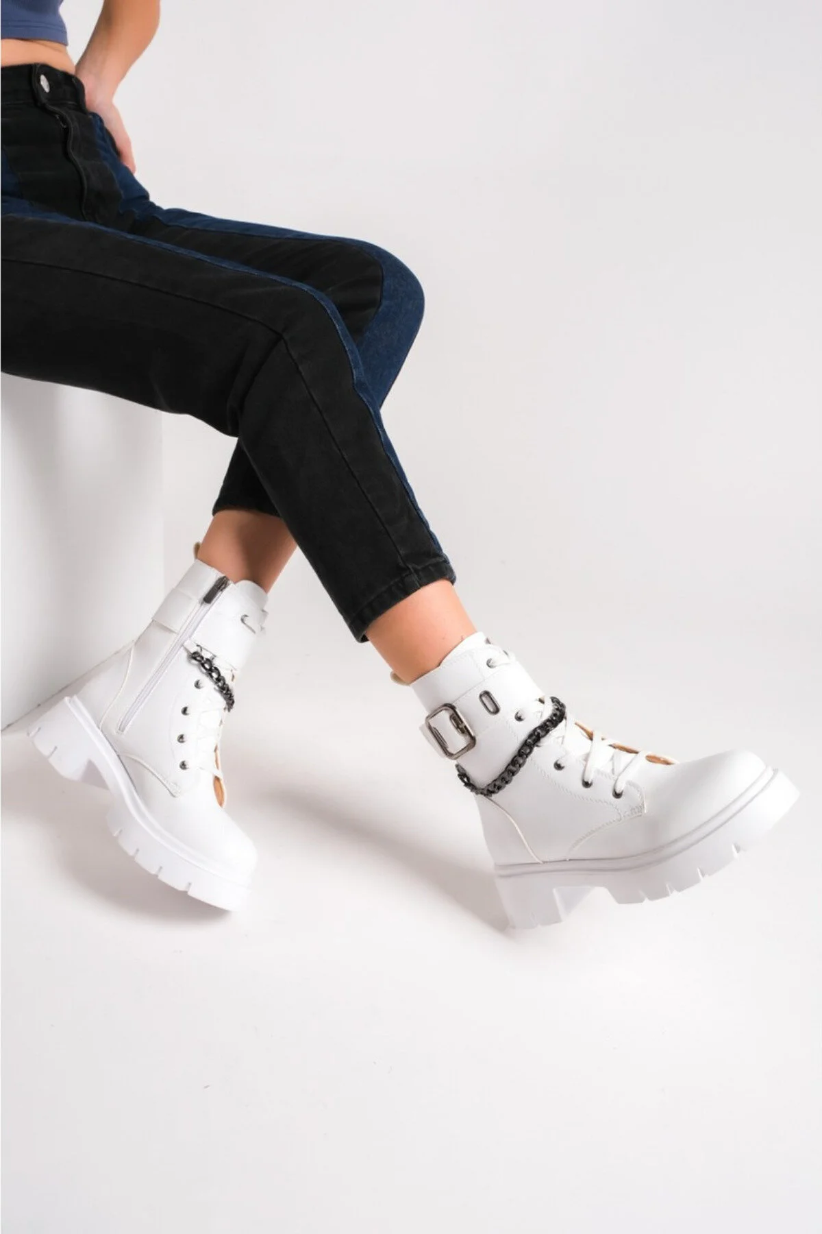 بوت پوتین سفید زنانه زنجیره ای ضد آب مونو با جزئیات زیپ پریمیوم Zerenyus
