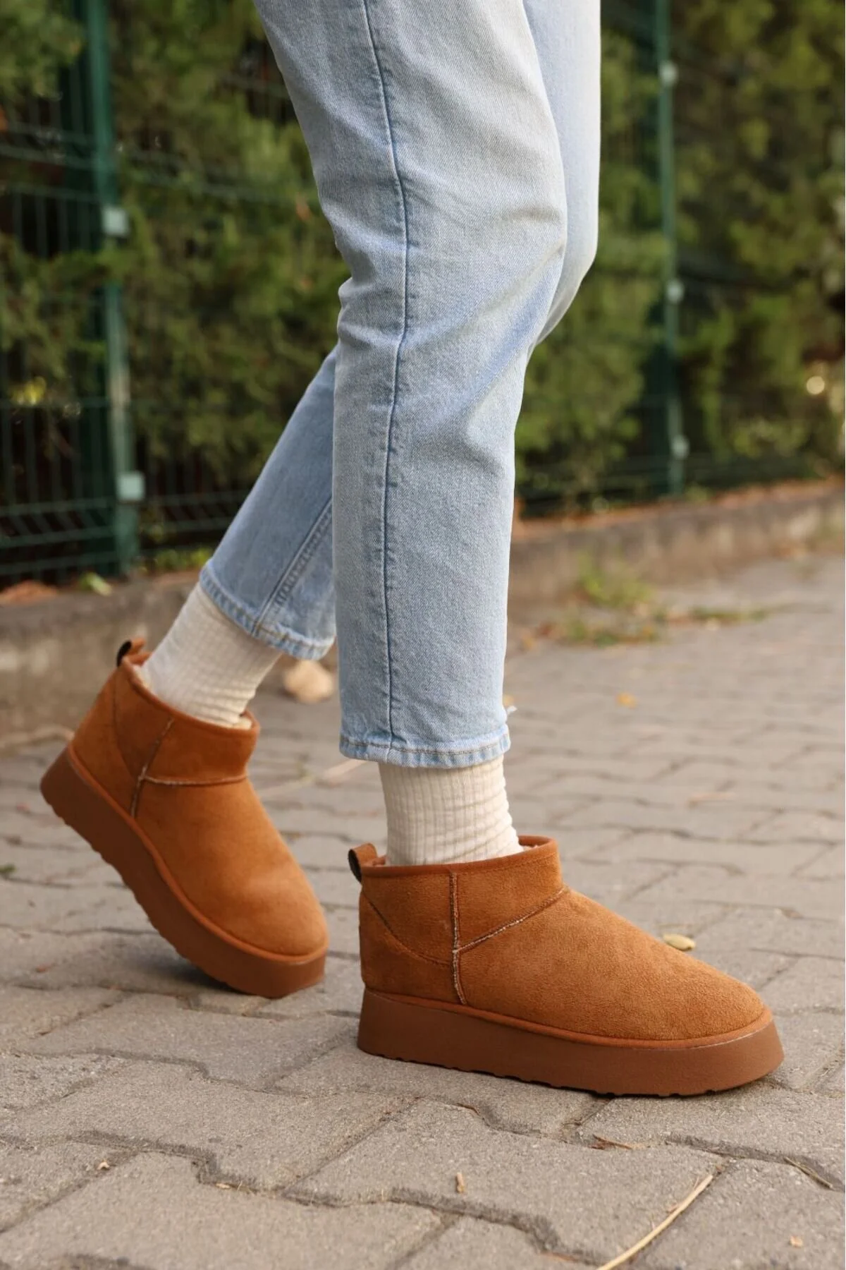 چکمه و بوت چکمه‌های زنانه ضخیم جیر برنزه با خز داخل Basakshoes